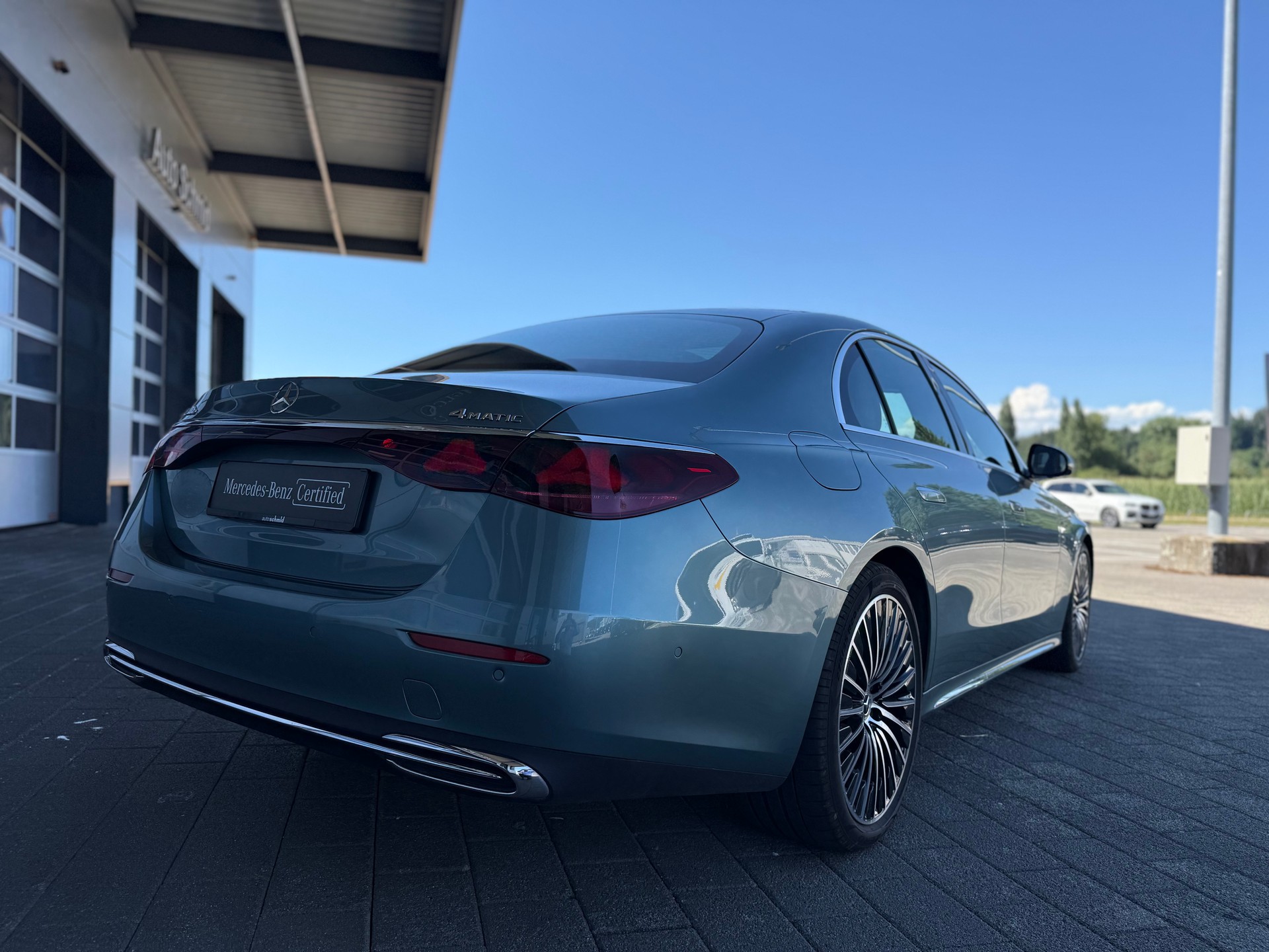 MERCEDES-BENZ E 400 e EXCLUSIVE 4Matic 9G-Tronic-showroom-element-1