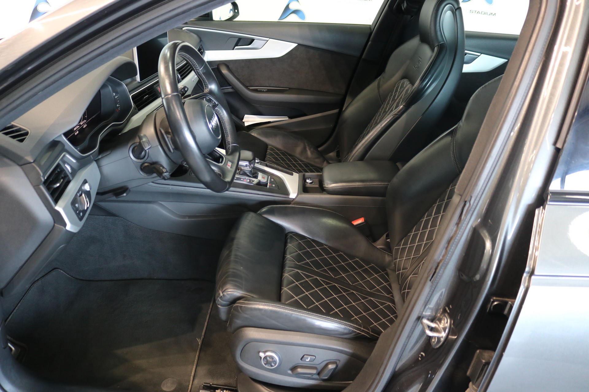 AUDI S4 Avant 3.0 TFSI quattro tiptronic-image-46