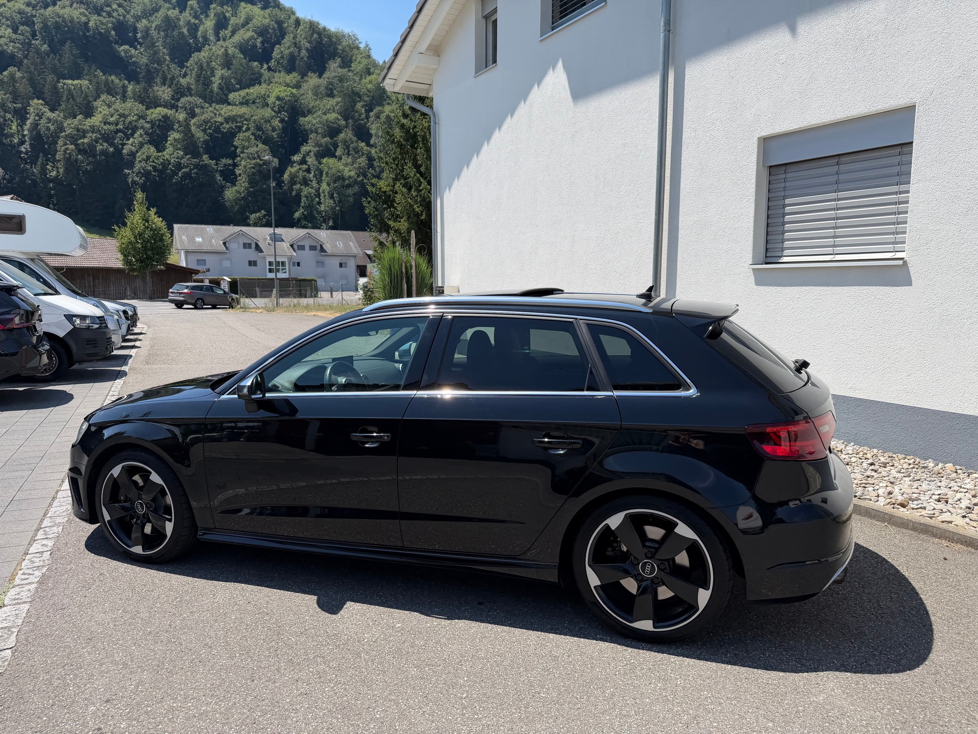 AUDI S3 Sportback 2.0 TFSI quattro S-tronic-image-12