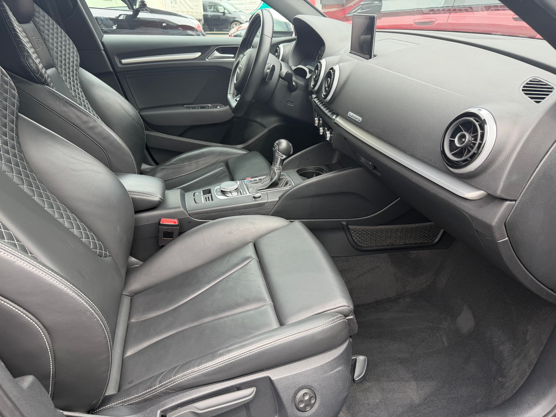 AUDI S3 Sportback 2.0 TFSI quattro S-tronic-image-15