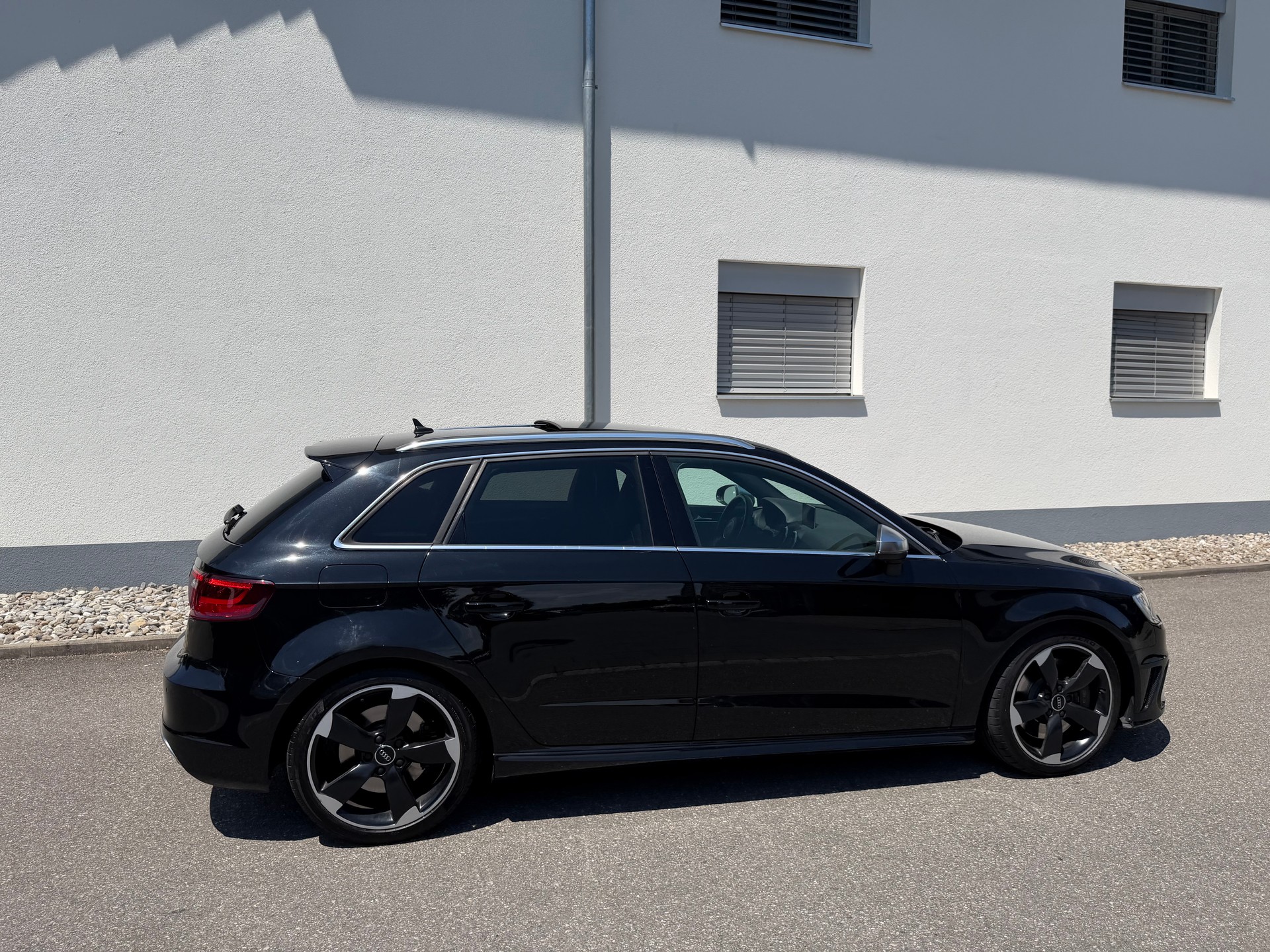 AUDI S3 Sportback 2.0 TFSI quattro S-tronic-image-4