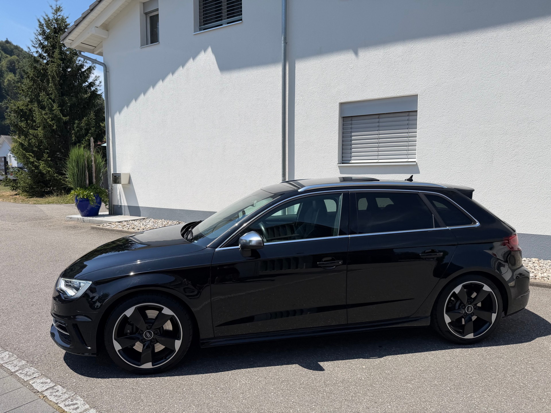 AUDI S3 Sportback 2.0 TFSI quattro S-tronic-image-11