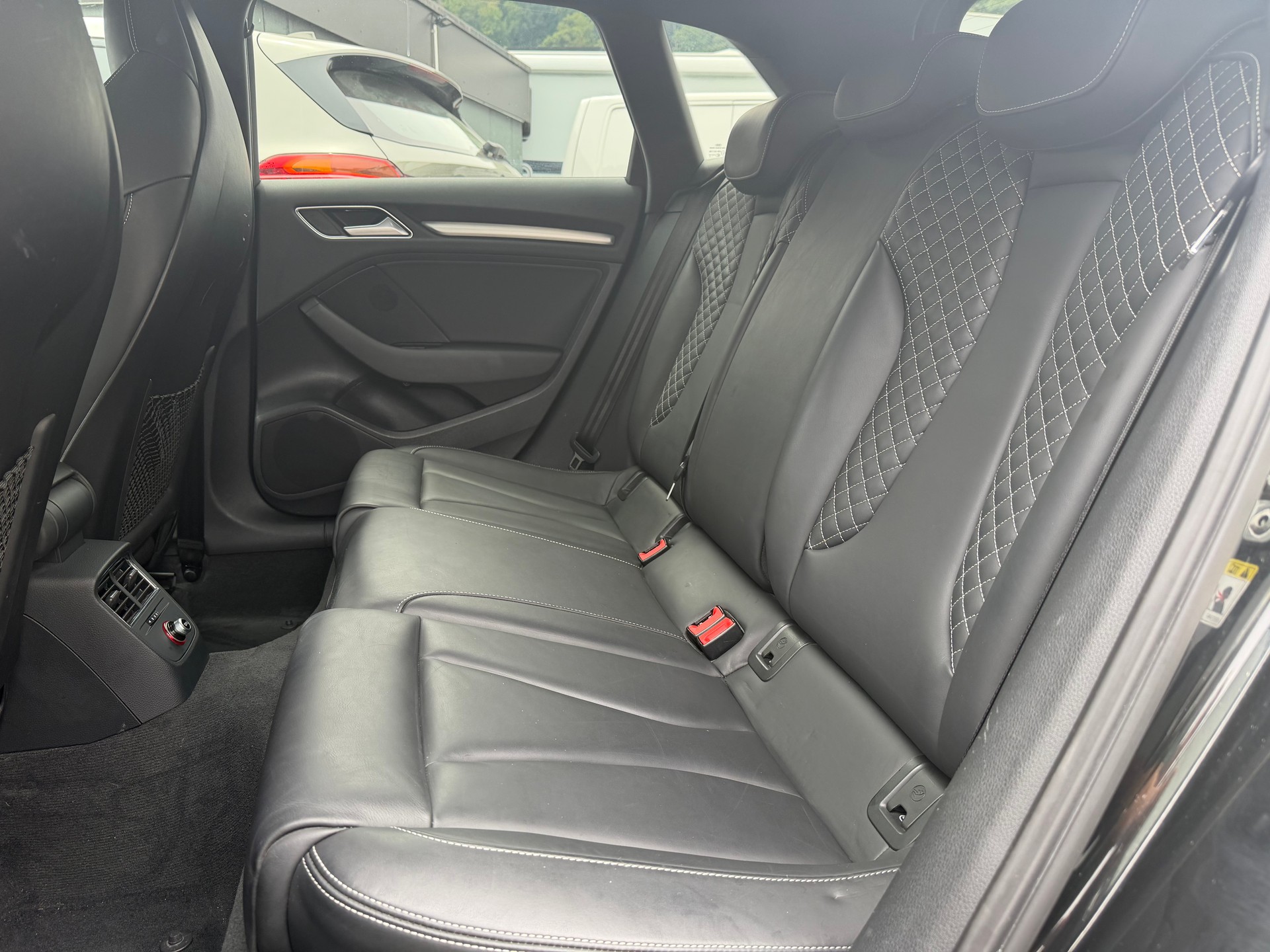 AUDI S3 Sportback 2.0 TFSI quattro S-tronic-image-17