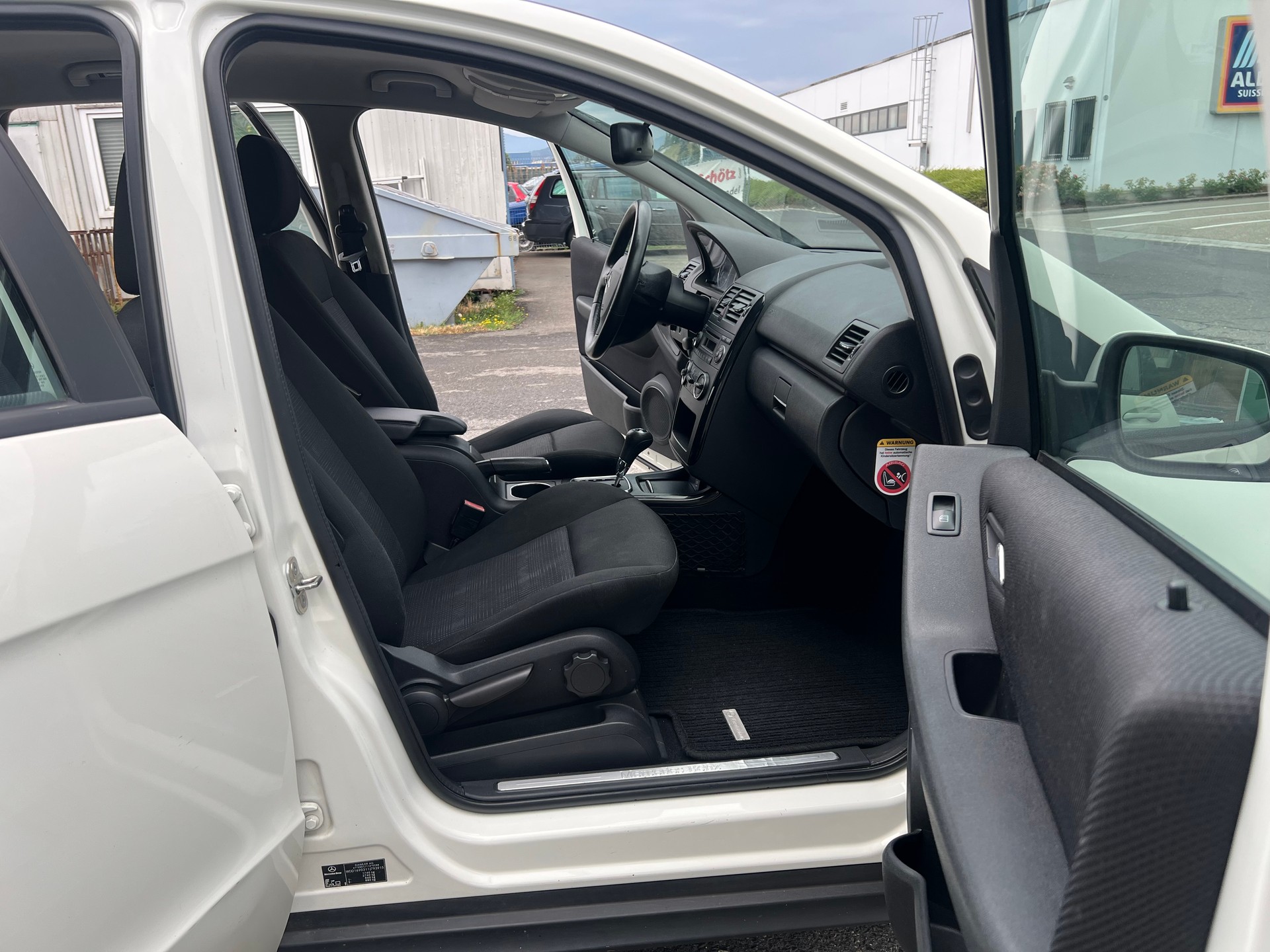 MERCEDES-BENZ A 160 (150) Avantgarde Autotronic-image-8