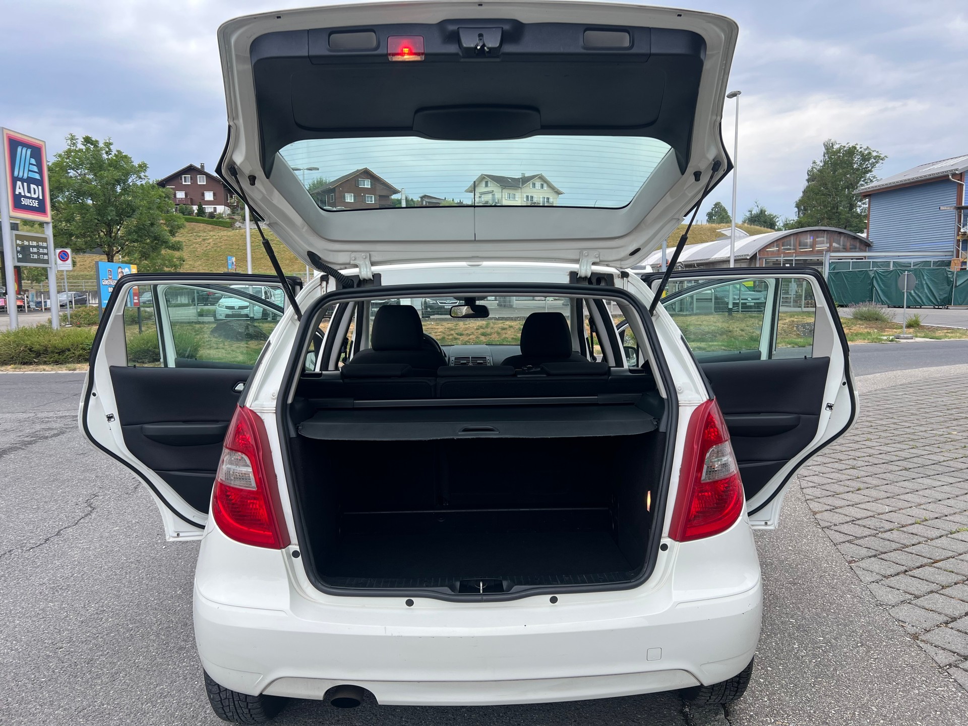 MERCEDES-BENZ A 160 (150) Avantgarde Autotronic-image-11