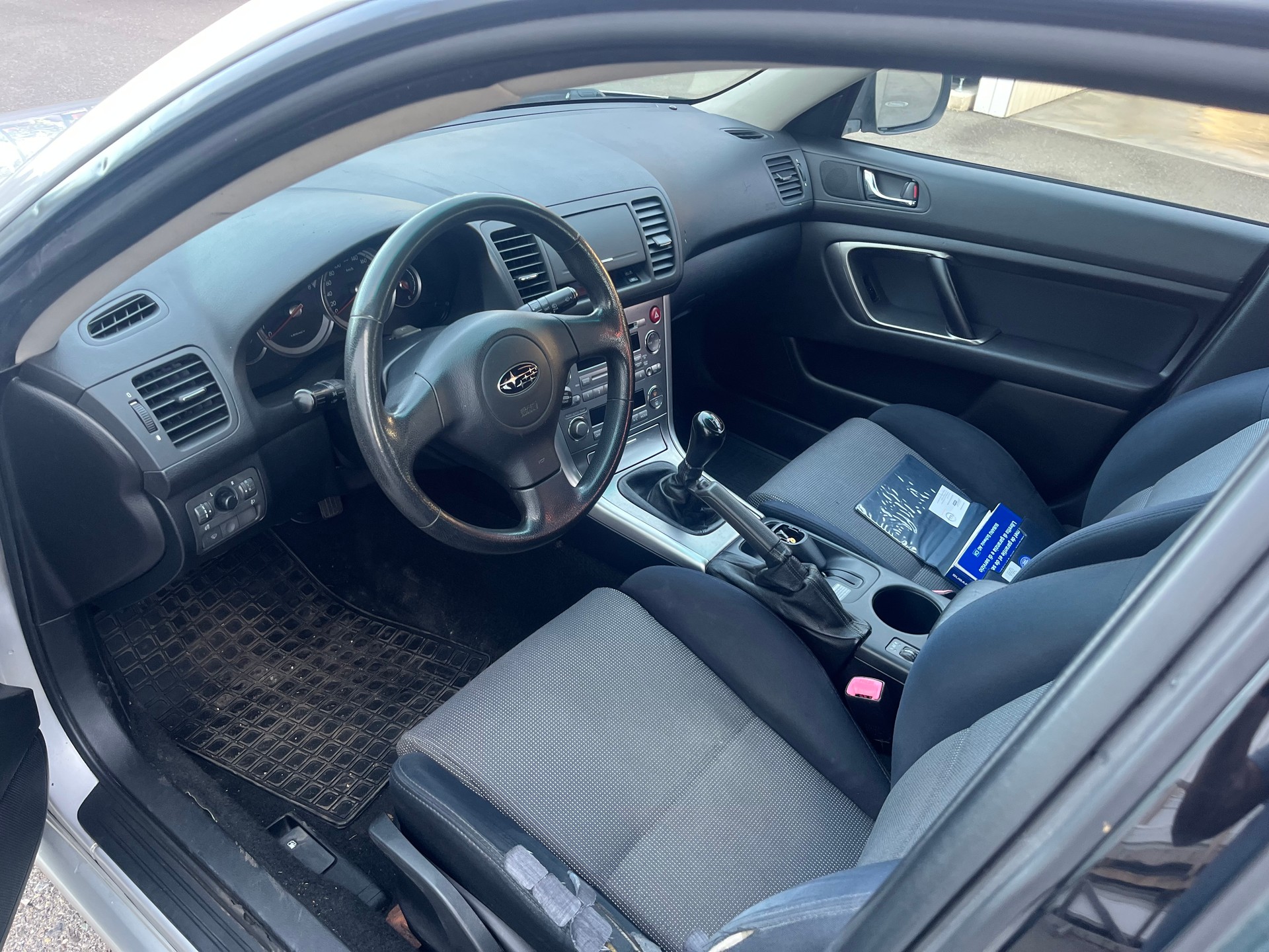 SUBARU Legacy 2.0i AWD Swiss-image-7