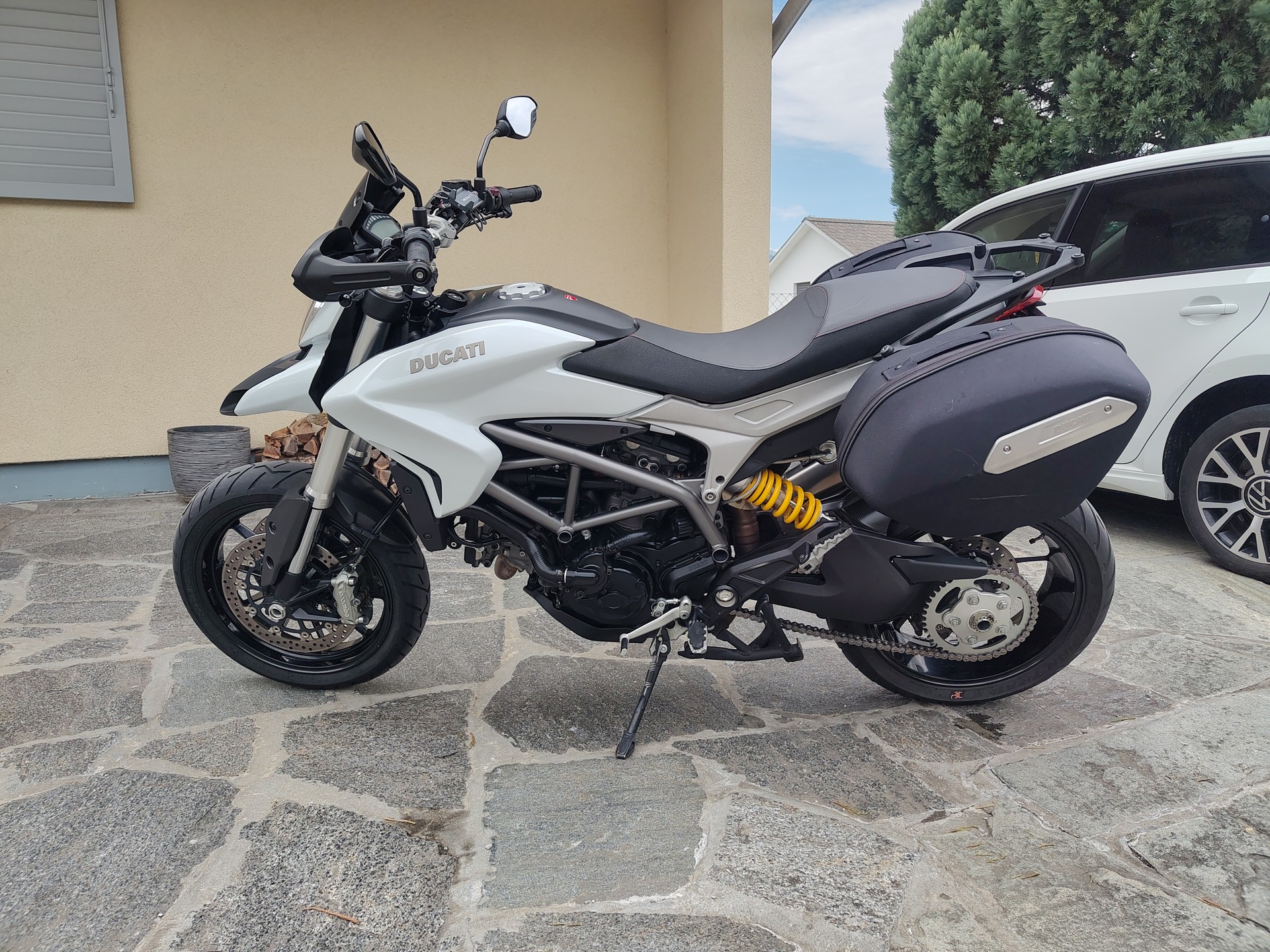 DUCATI Hyperstrada 821-image-5
