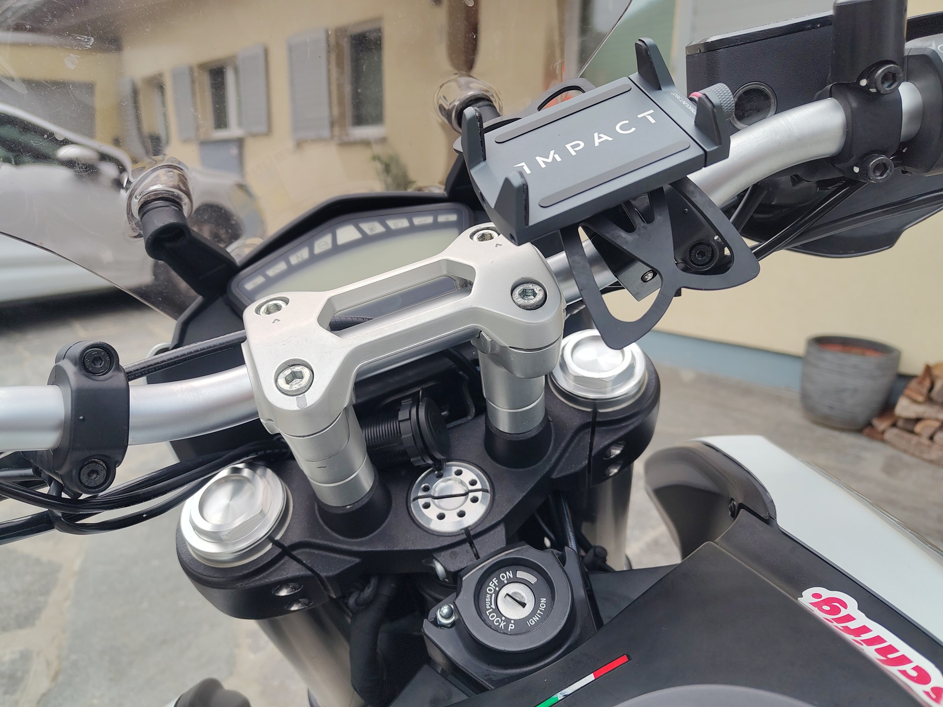 DUCATI Hyperstrada 821-image-10