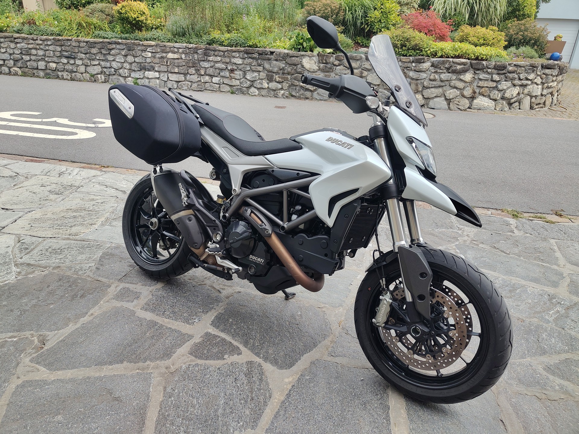 DUCATI Hyperstrada 821-image-3