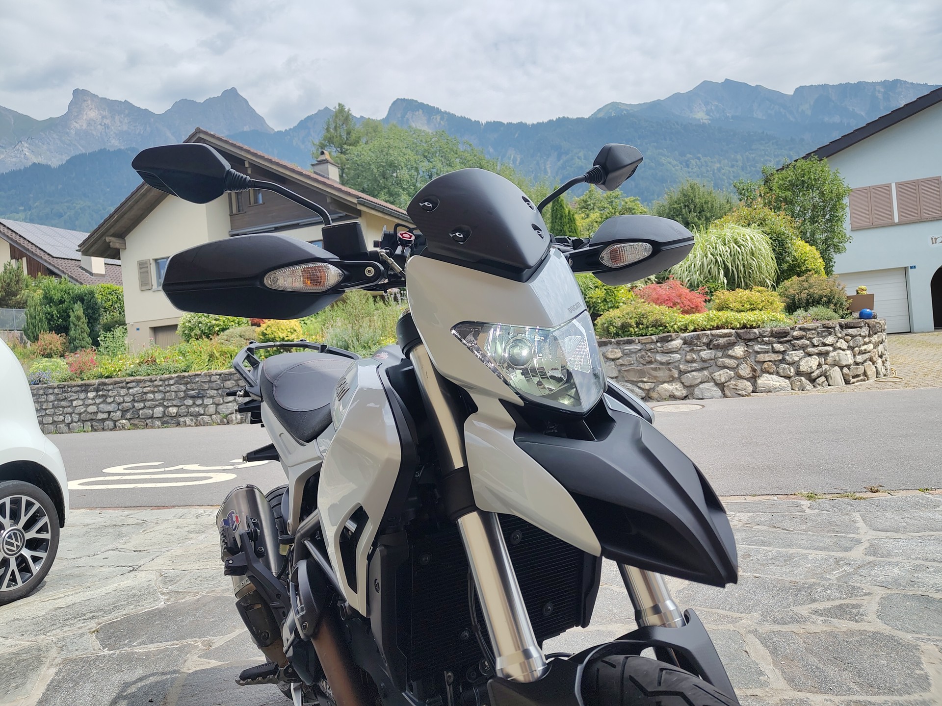 DUCATI Hyperstrada 821-image-11