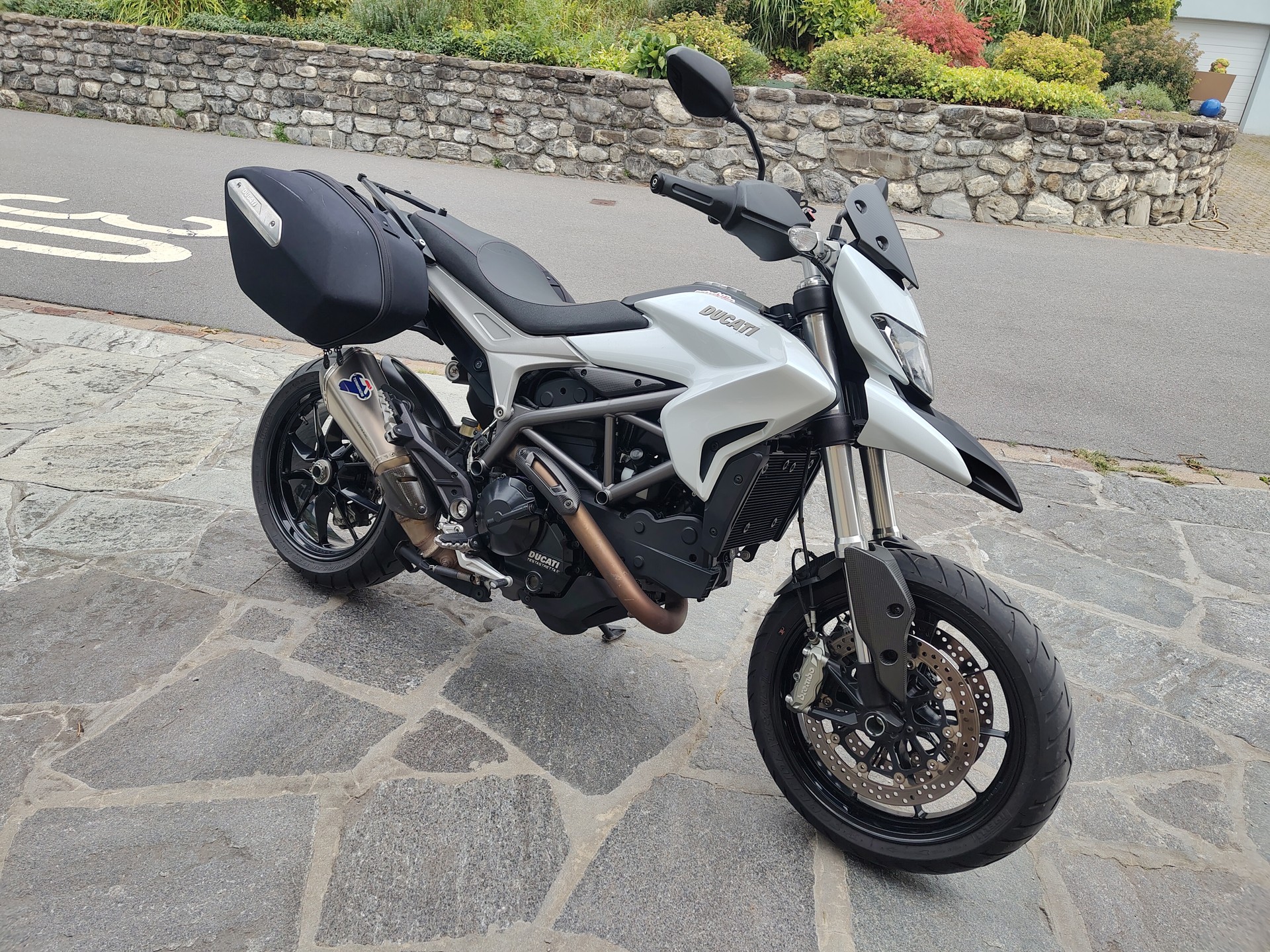DUCATI Hyperstrada 821-image-1