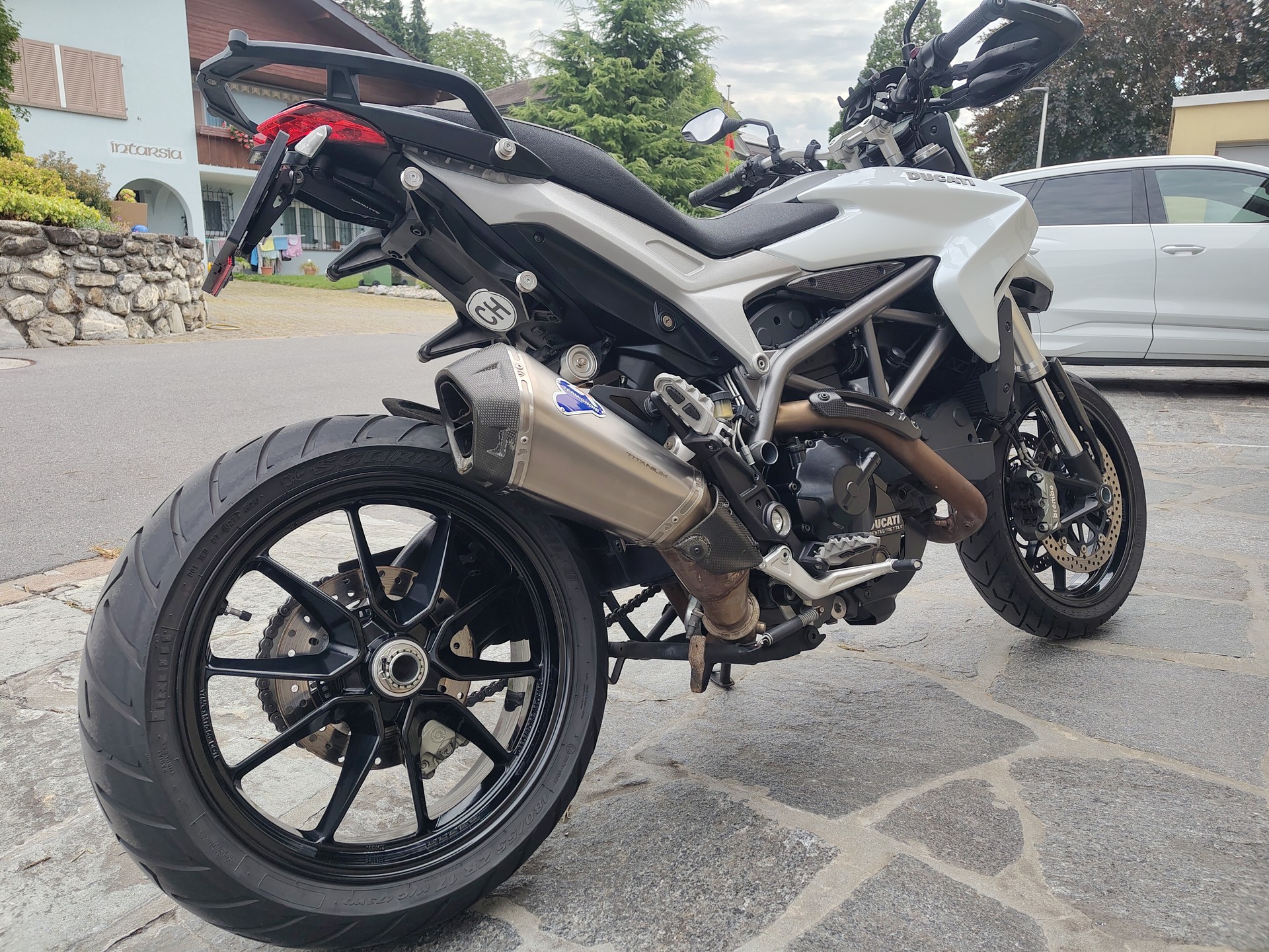 DUCATI Hyperstrada 821-image-6