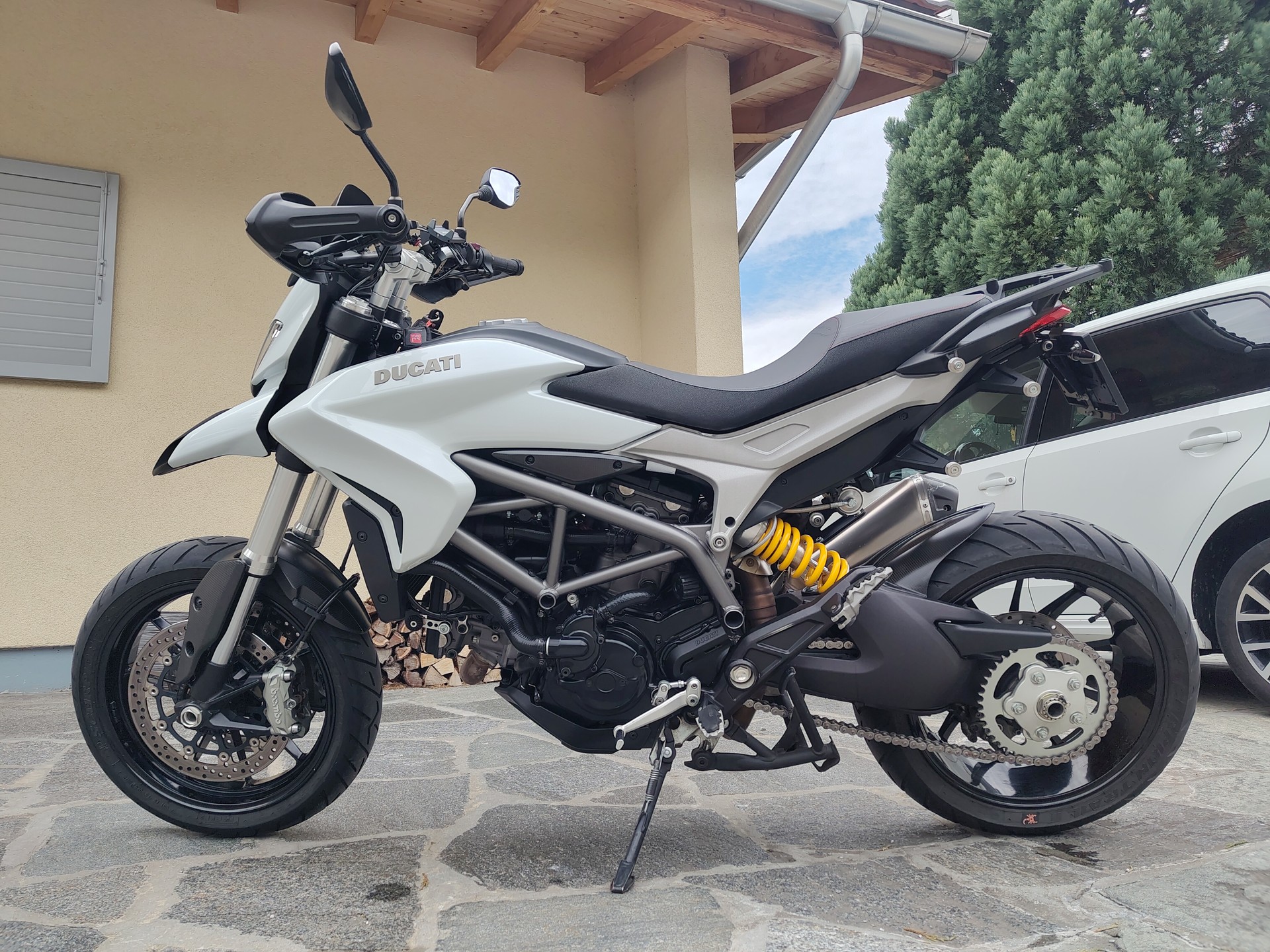 DUCATI Hyperstrada 821-image-4