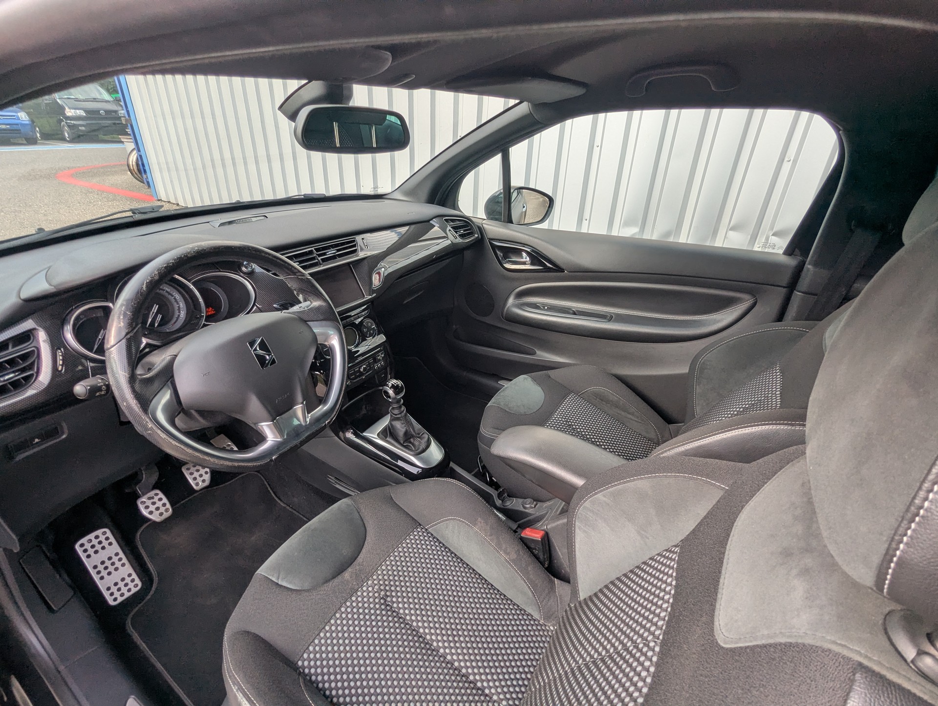 DS AUTOMOBILES DS3 1.6 THP Black & Silver-image-15