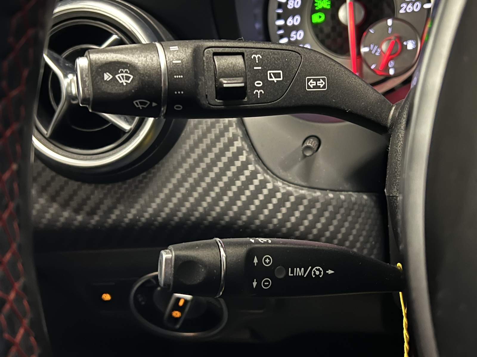 MERCEDES-BENZ A 250 AMG Line 4Matic 7G-DCT-image-15