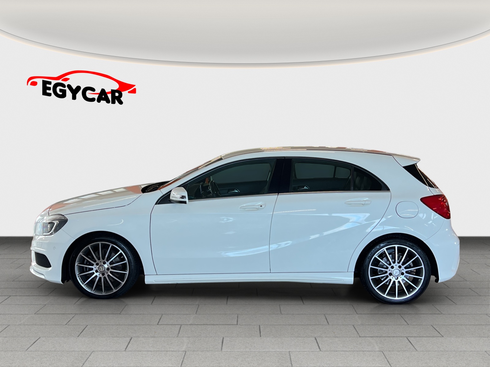 MERCEDES-BENZ A 250 AMG Line 4Matic 7G-DCT-image-5