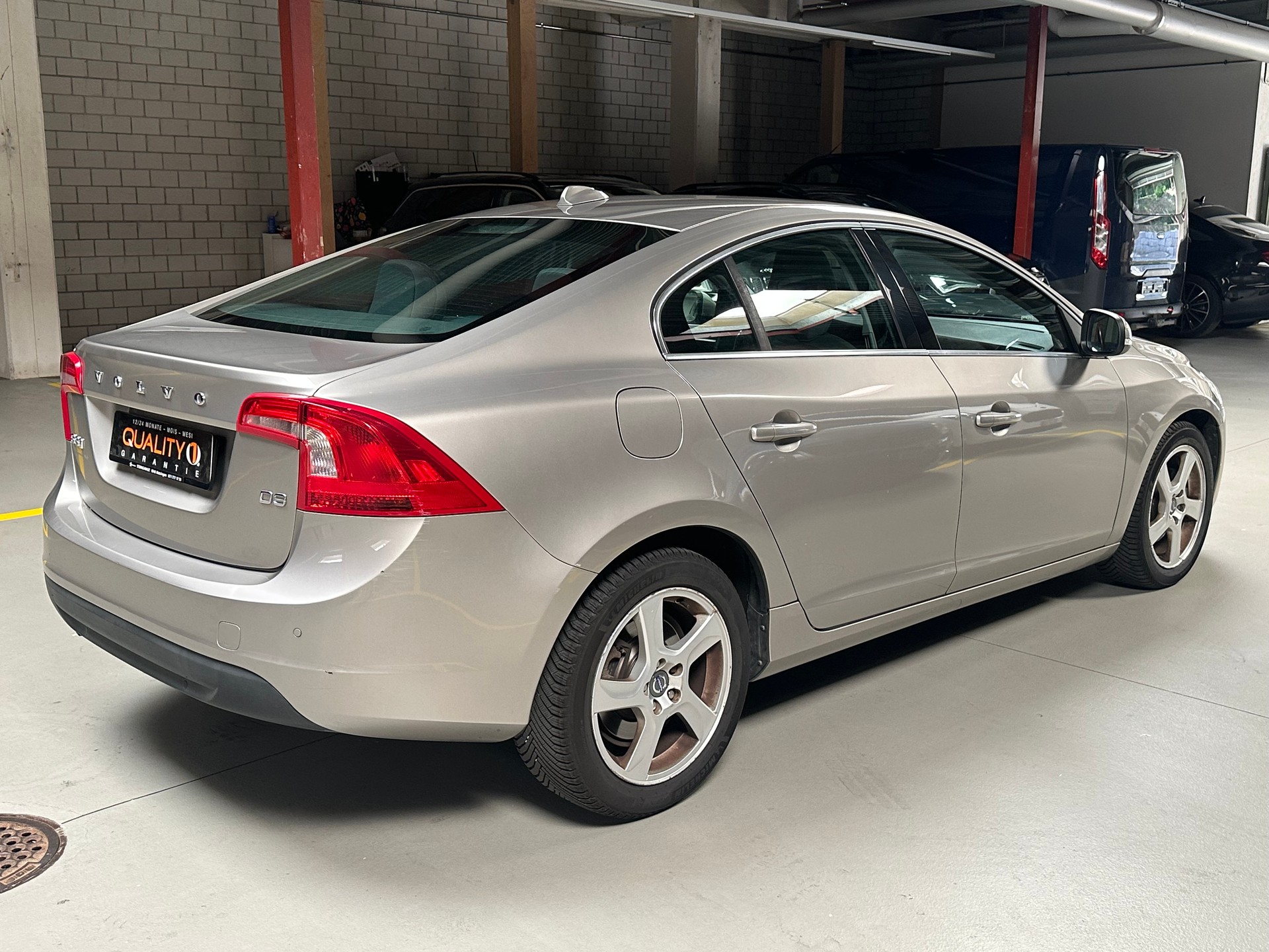 VOLVO S60 D3 Summum Geartronic-image-4