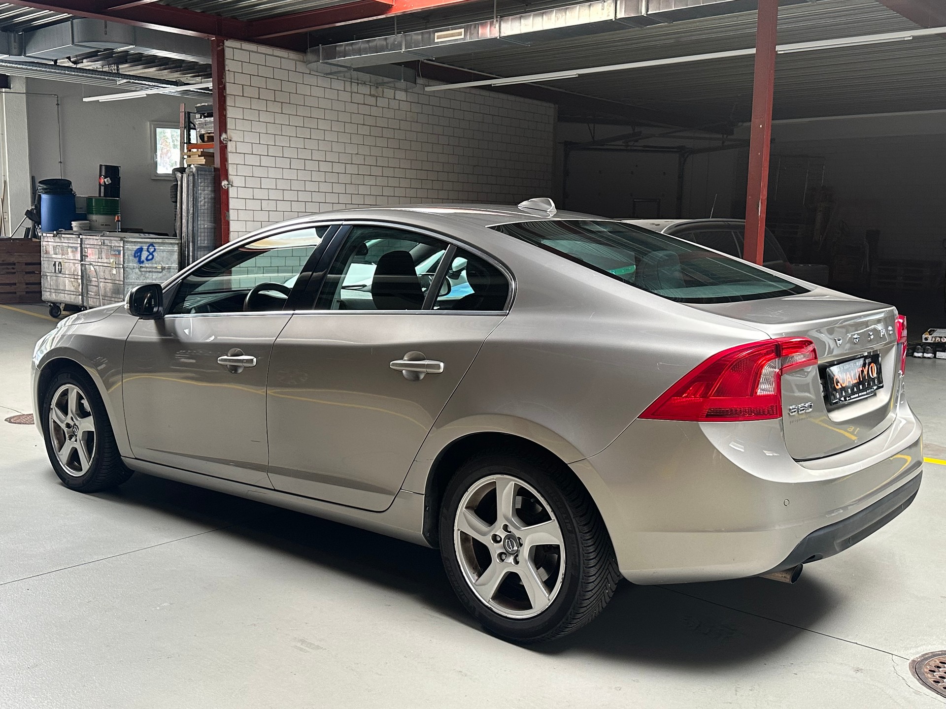 VOLVO S60 D3 Summum Geartronic-showroom-element-2