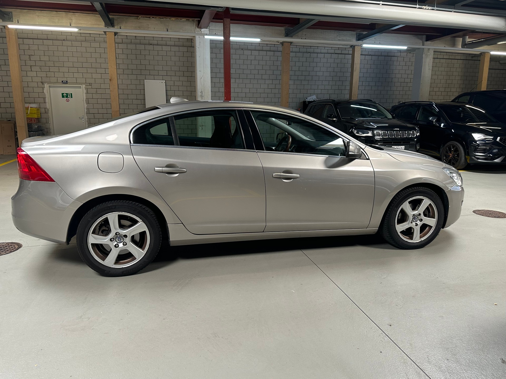 VOLVO S60 D3 Summum Geartronic-showroom-element-3