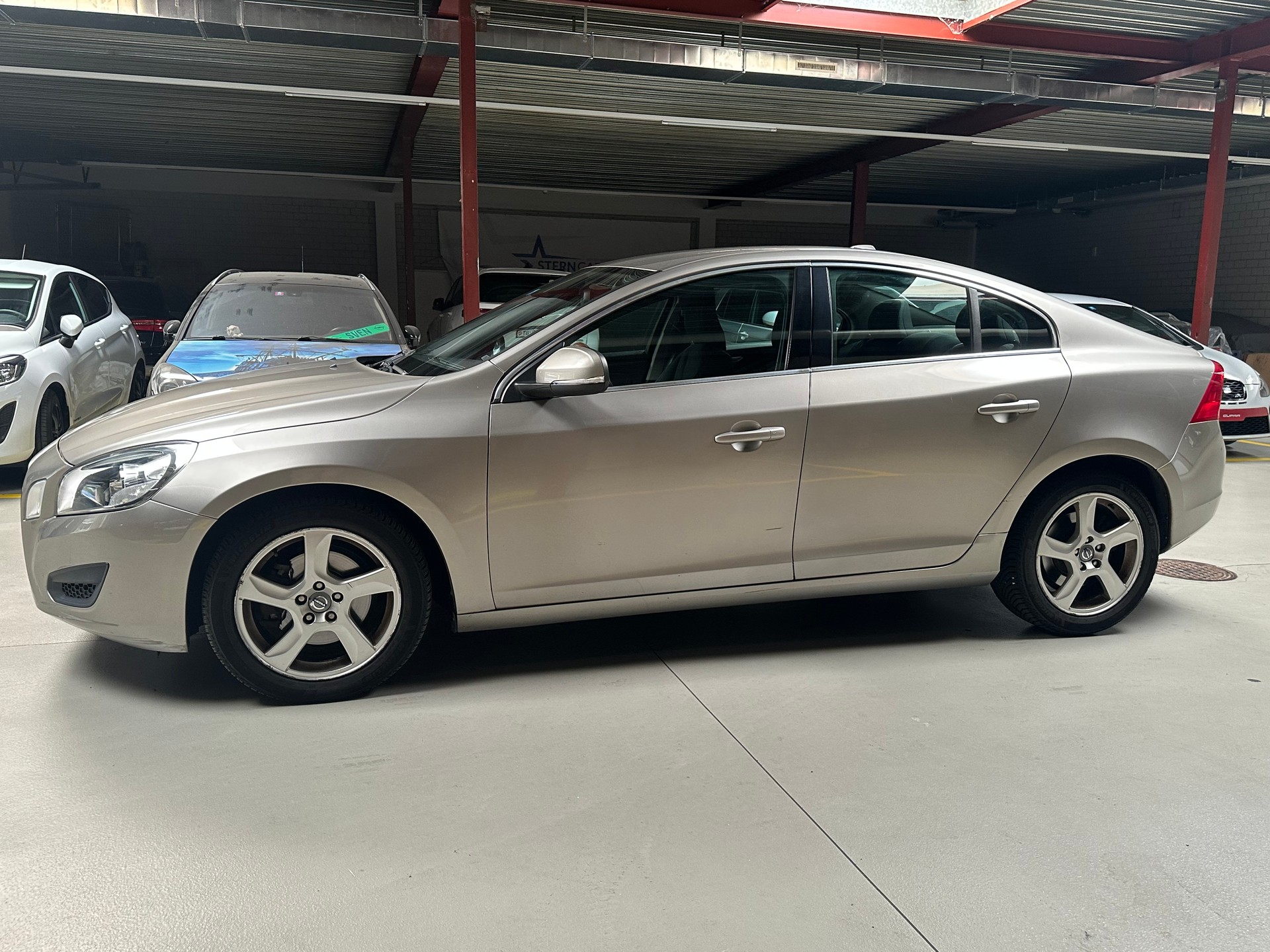 VOLVO S60 D3 Summum Geartronic-showroom-element-1