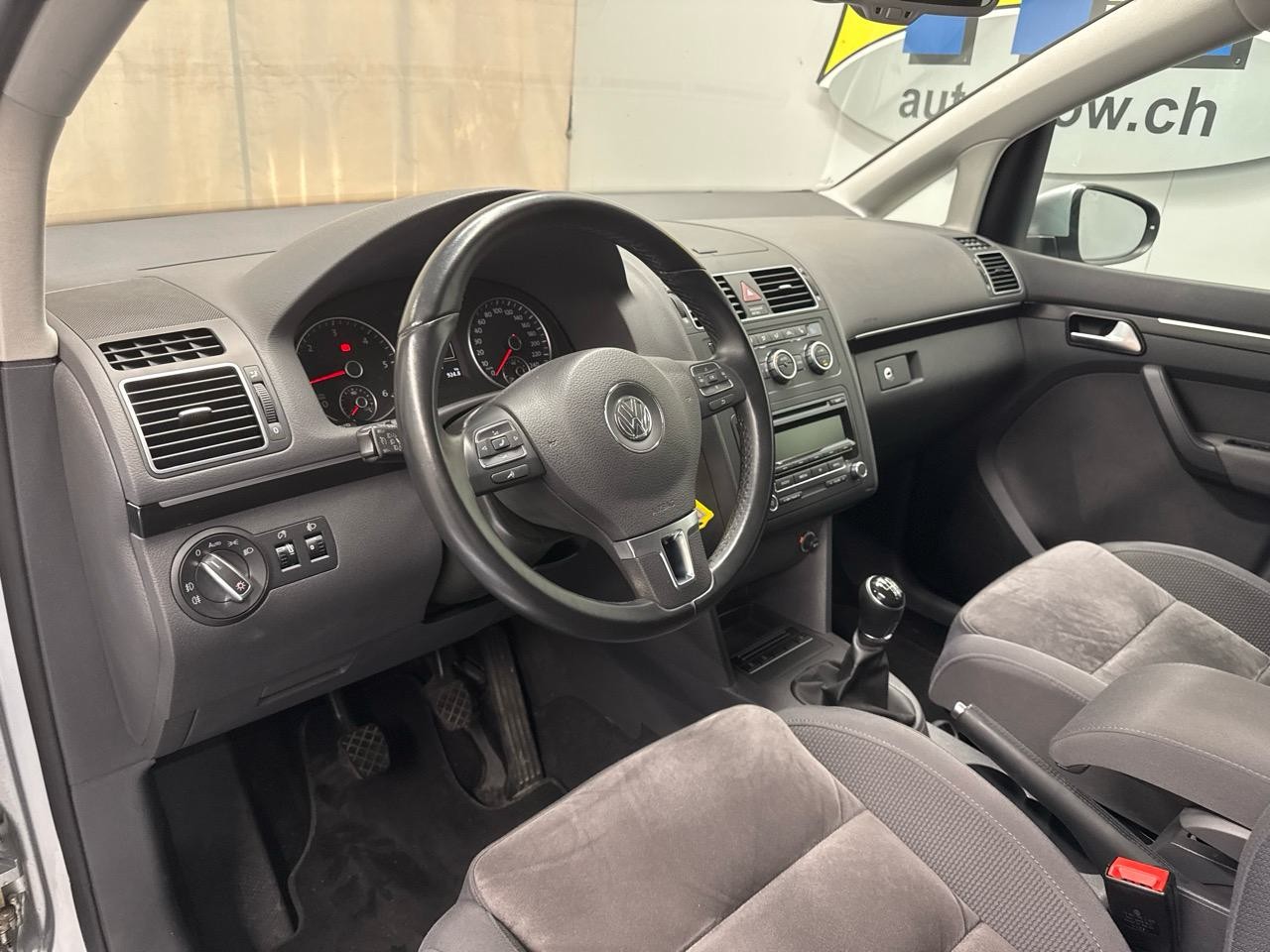 VW Touran 2.0 TDI BlueMotion Technology Highline-showroom-element-2