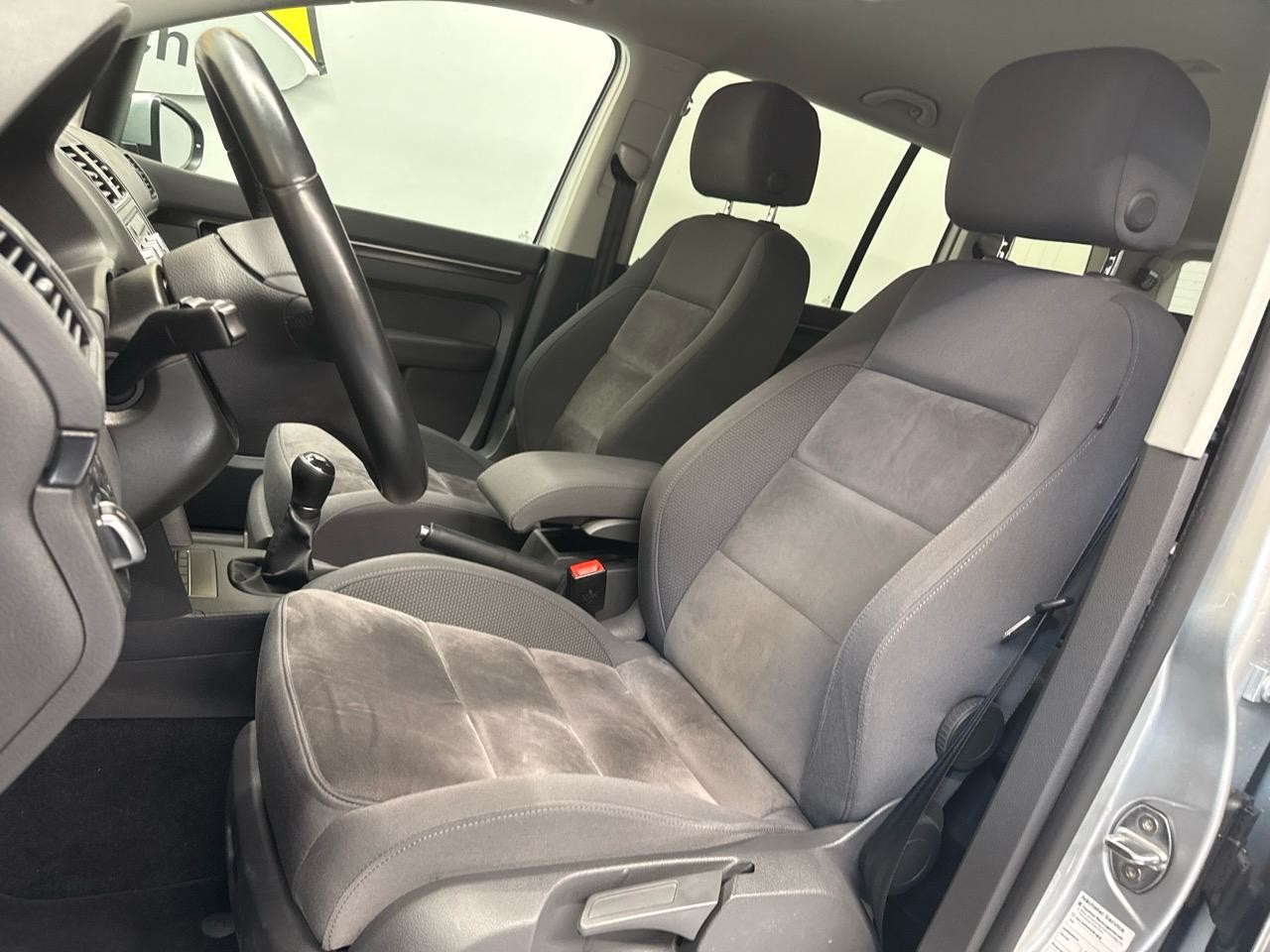 VW Touran 2.0 TDI BlueMotion Technology Highline-showroom-element-3