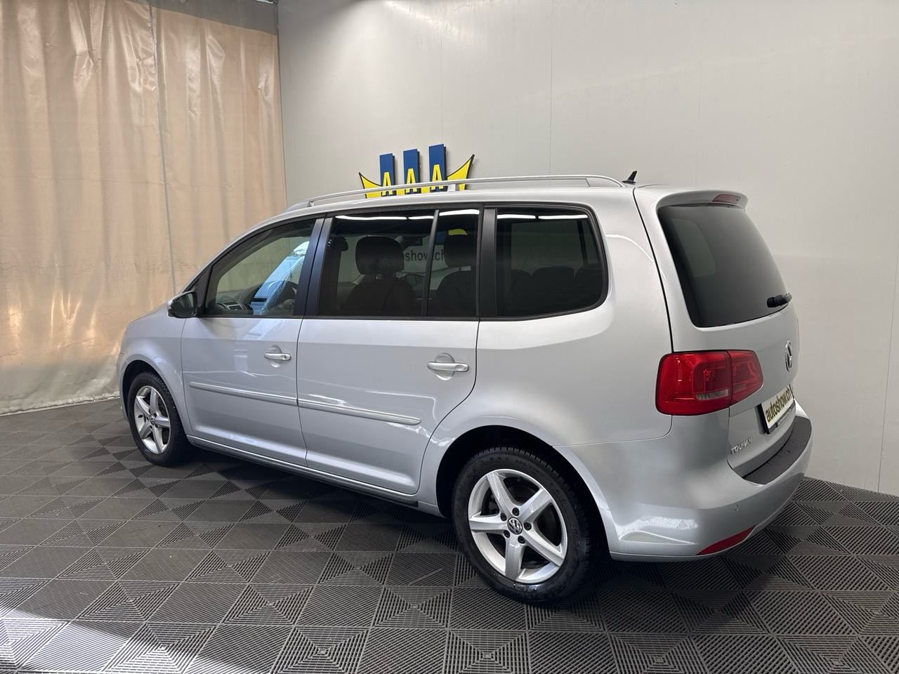 VW Touran 2.0 TDI BlueMotion Technology Highline-showroom-element-1