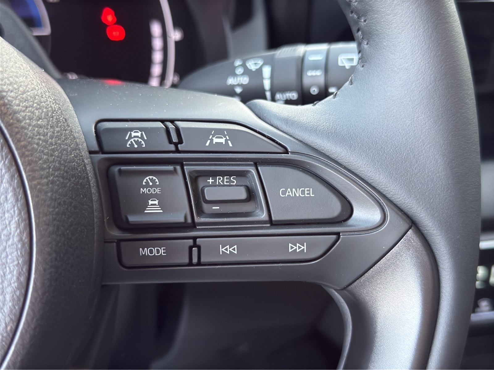 TOYOTA Yaris 1.5 Teamplayer e-CVT-image-25