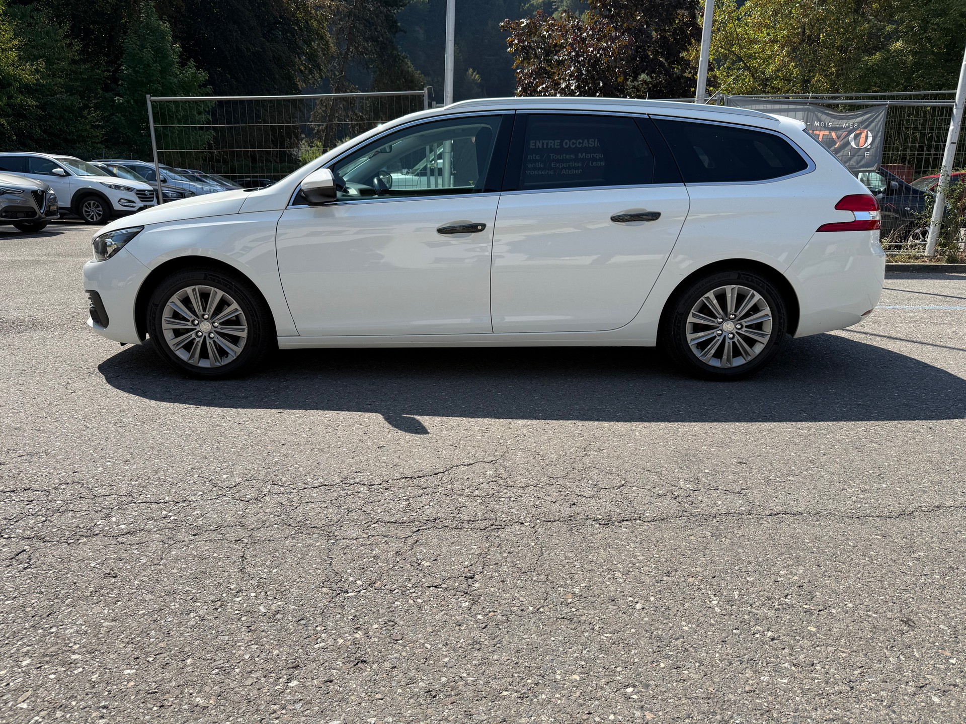 PEUGEOT 308 SW 1.5 BlueHDI Active Pack EAT8-showroom-element-2