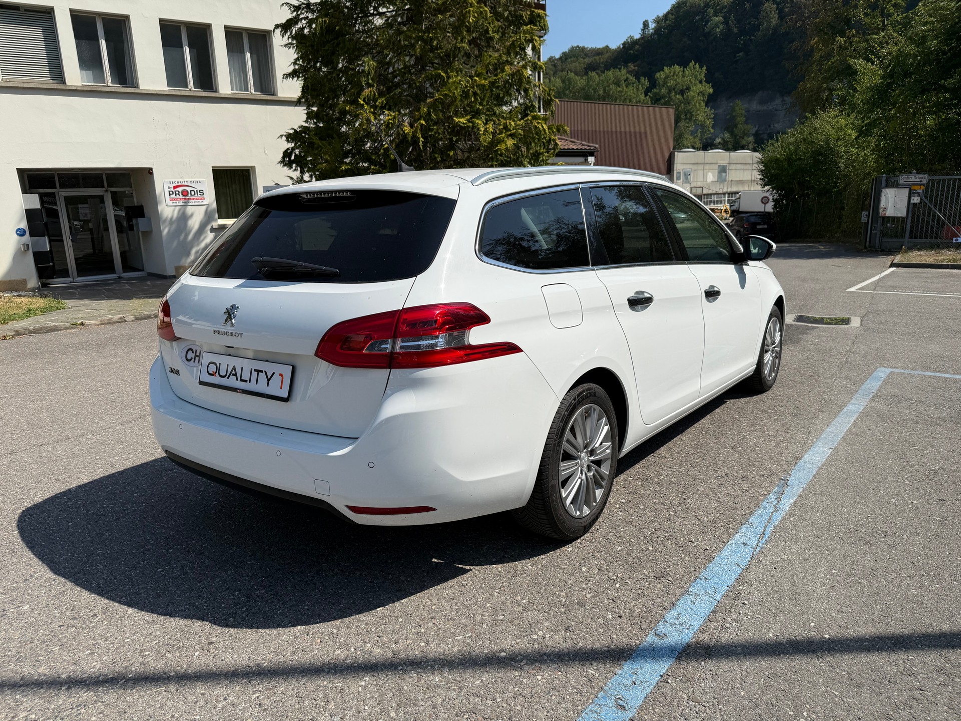 PEUGEOT 308 SW 1.5 BlueHDI Active Pack EAT8-image-5