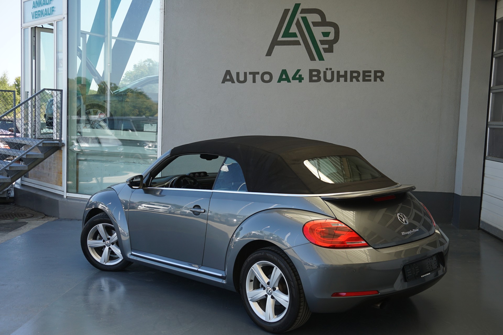 VW Beetle 1.2 TSI Design Cabriolet Automat-image-11