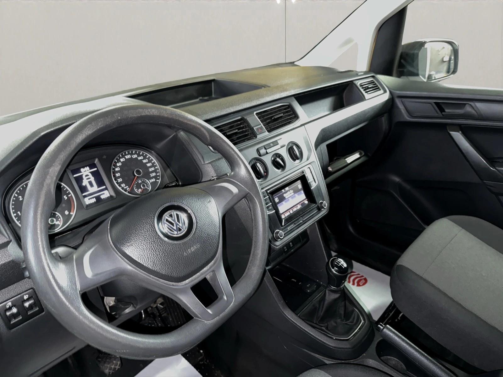 VW Caddy Maxi 1.4TSI BlueMotion Technology-image-7