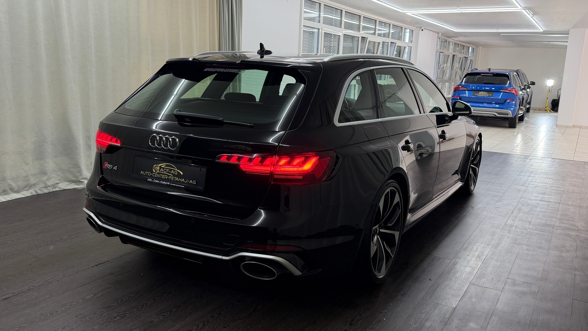 AUDI RS4 Avant quattro tiptronic-showroom-element-3