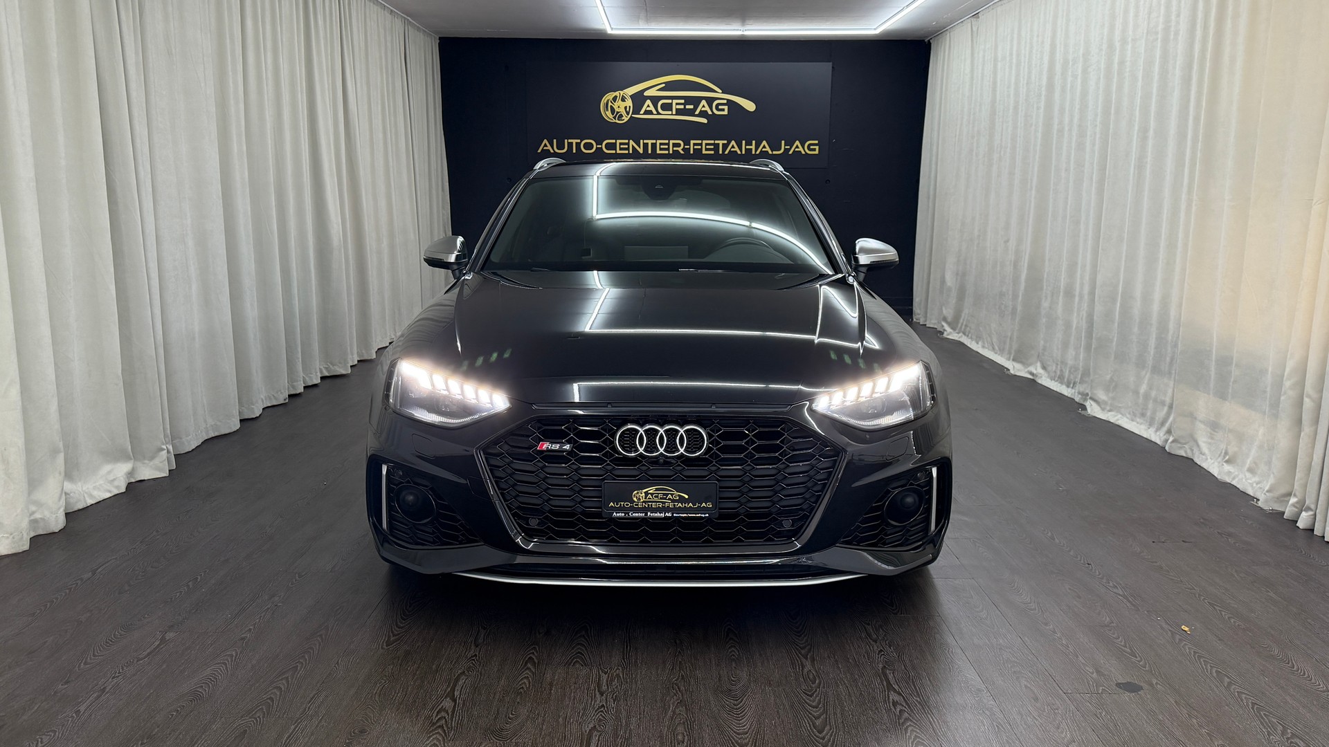 AUDI RS4 Avant quattro tiptronic-showroom-element-1
