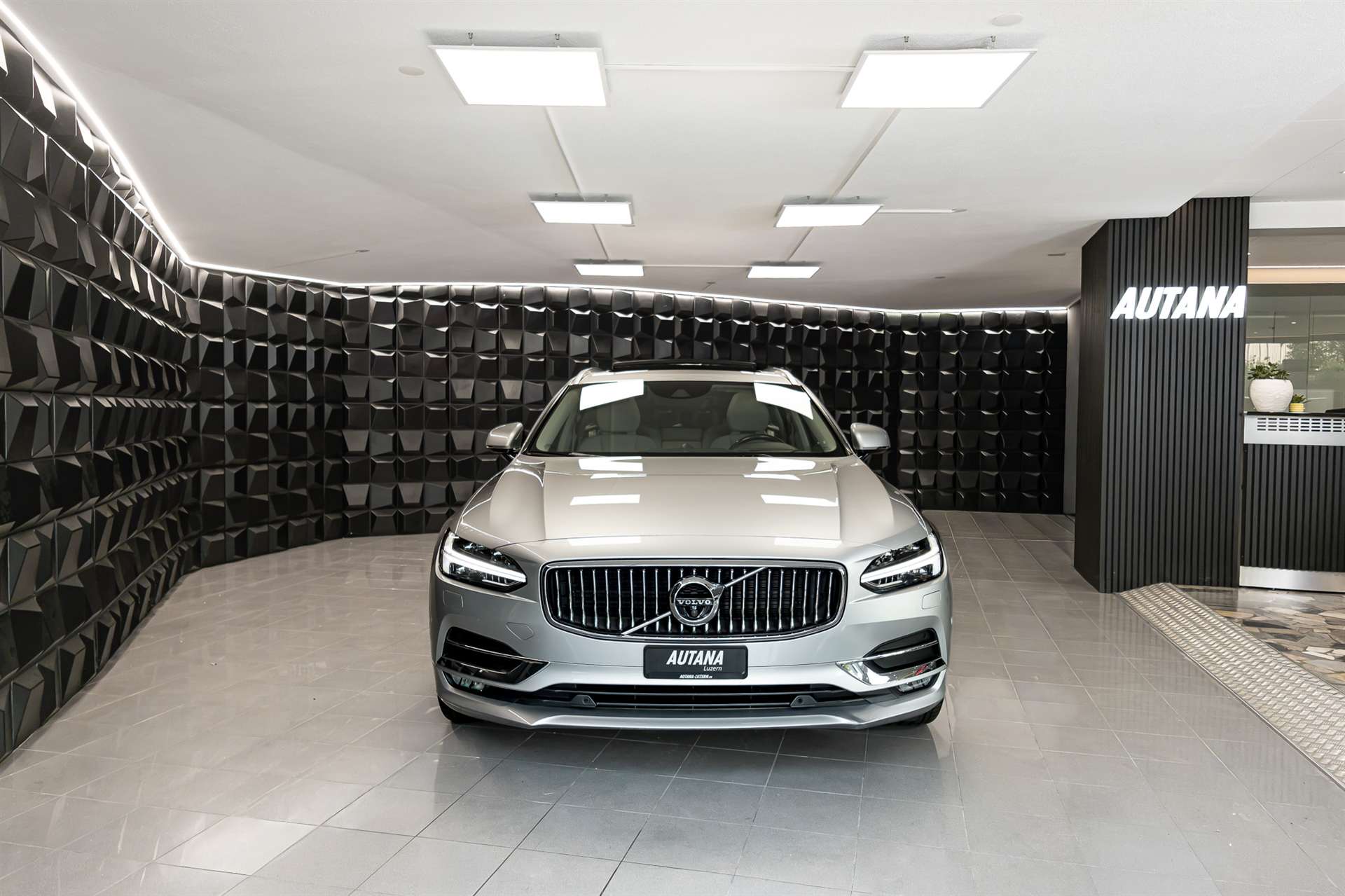 VOLVO V90 D5 AWD Inscription Geartronic Powerpulse-showroom-element-3