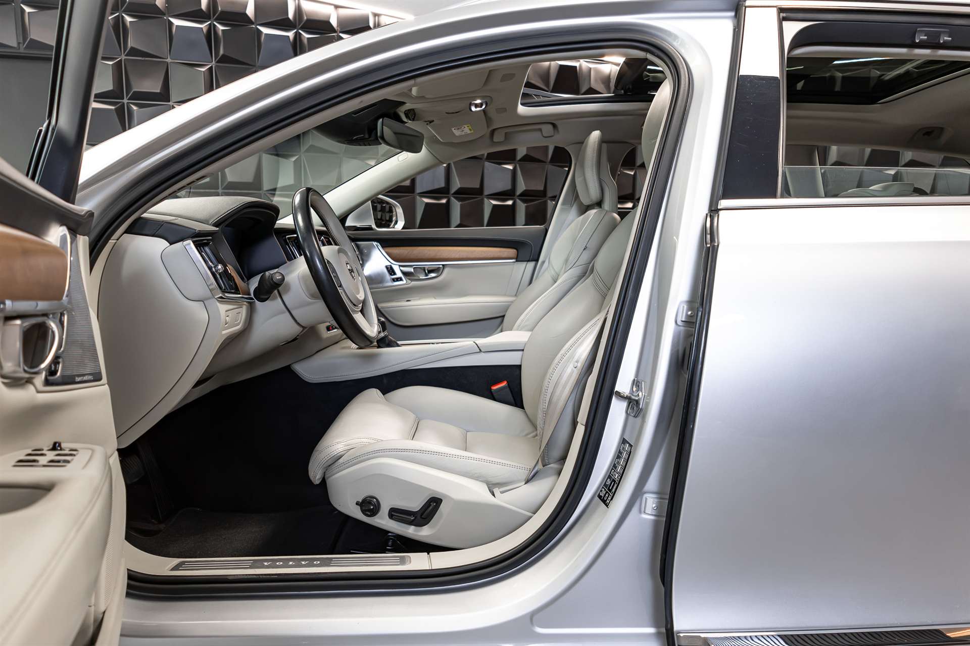 VOLVO V90 D5 AWD Inscription Geartronic Powerpulse-image-12