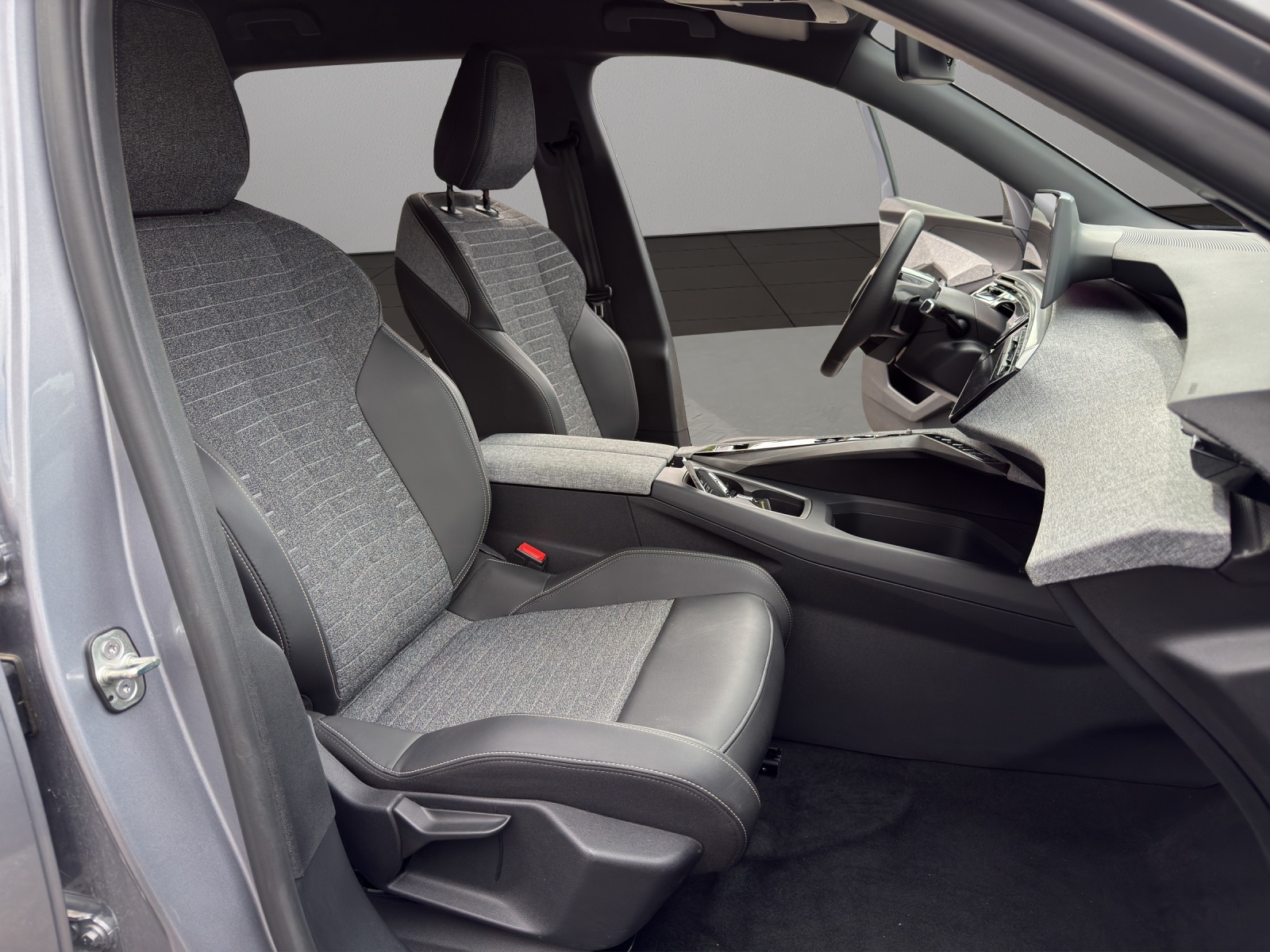 PEUGEOT 5008 145 Hybrid e-DCS6 Allure-image-16