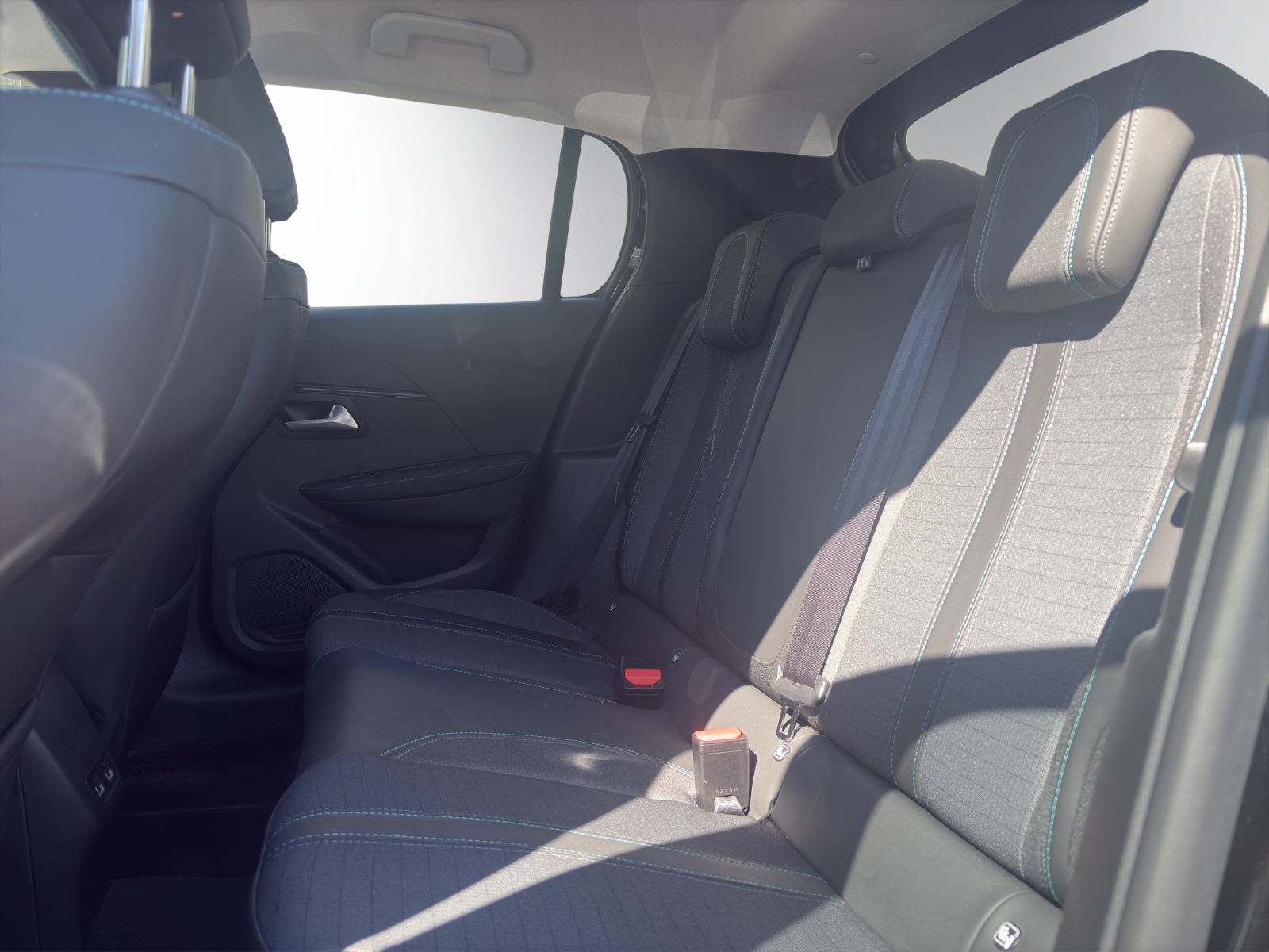 PEUGEOT 208 1.2 PureTech Allure-image-14
