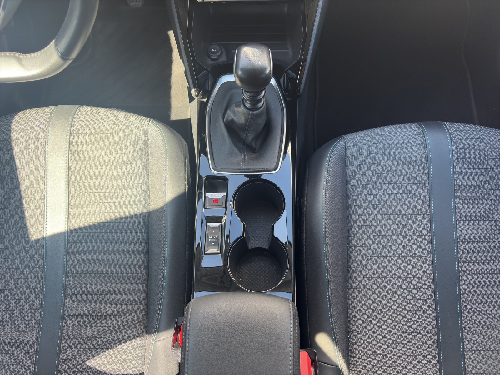 PEUGEOT 208 1.2 PureTech Allure-image-12