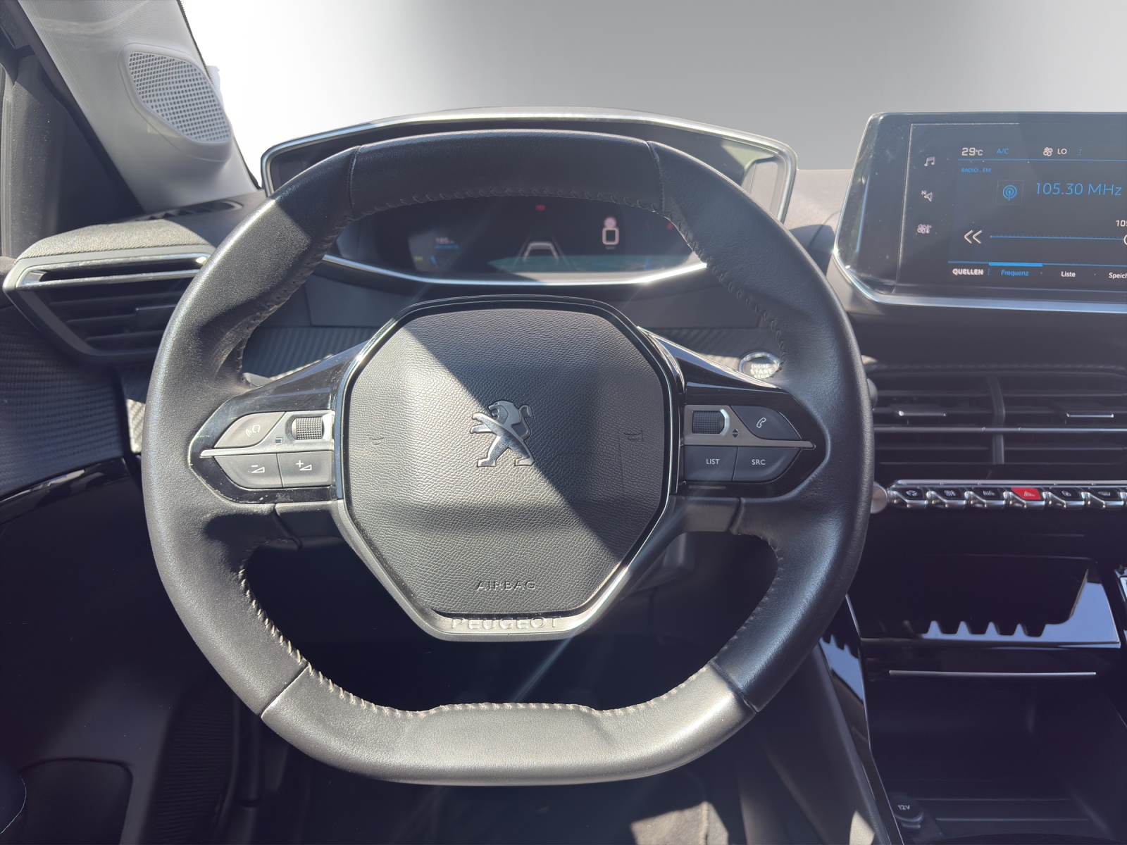PEUGEOT 208 1.2 PureTech Allure-image-10