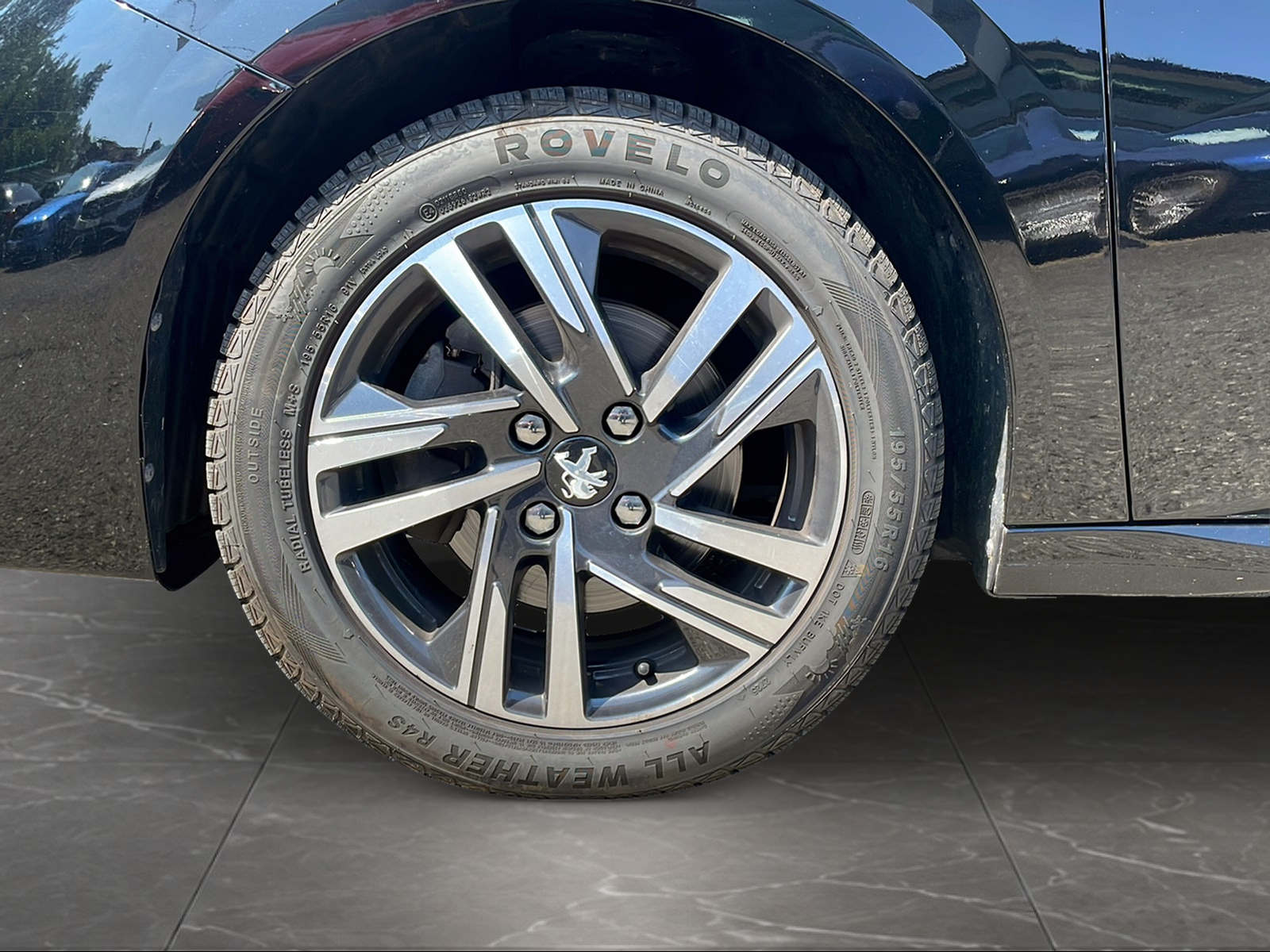 PEUGEOT 208 1.2 PureTech Allure-image-8