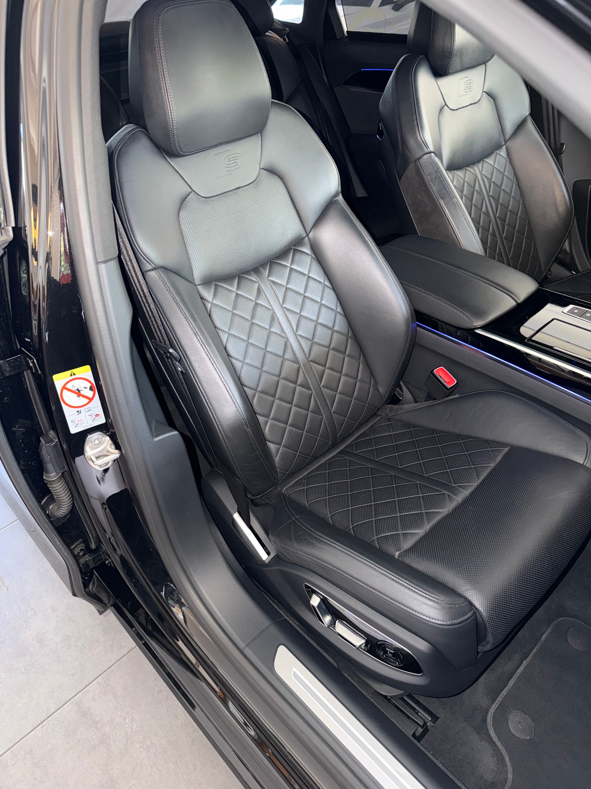 AUDI A8 50 TDI quattro tiptronic-image-17