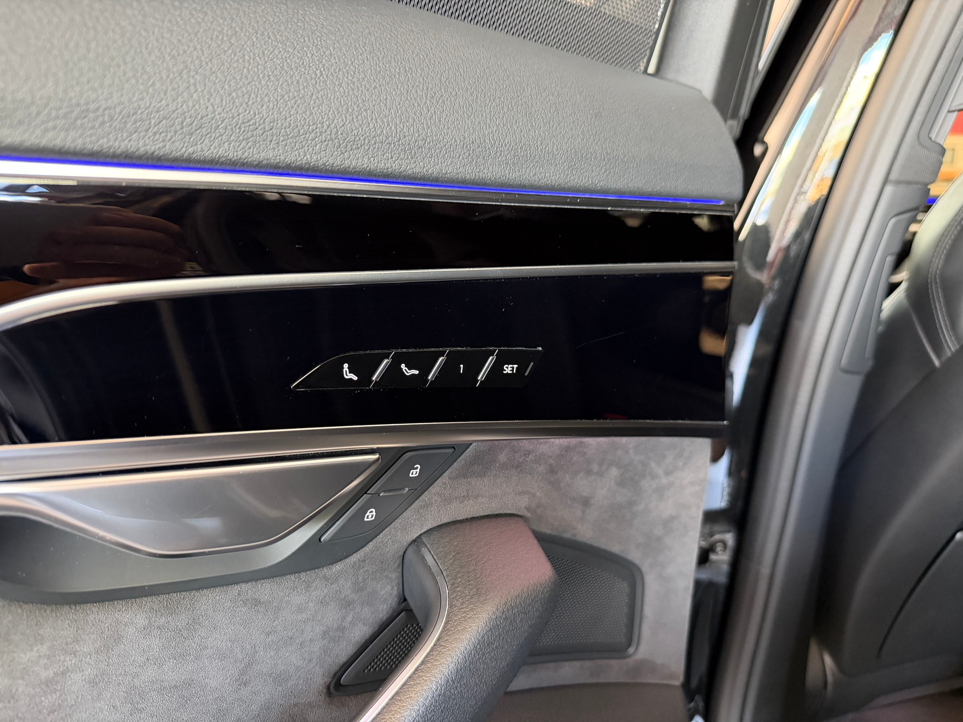 AUDI A8 50 TDI quattro tiptronic-image-15