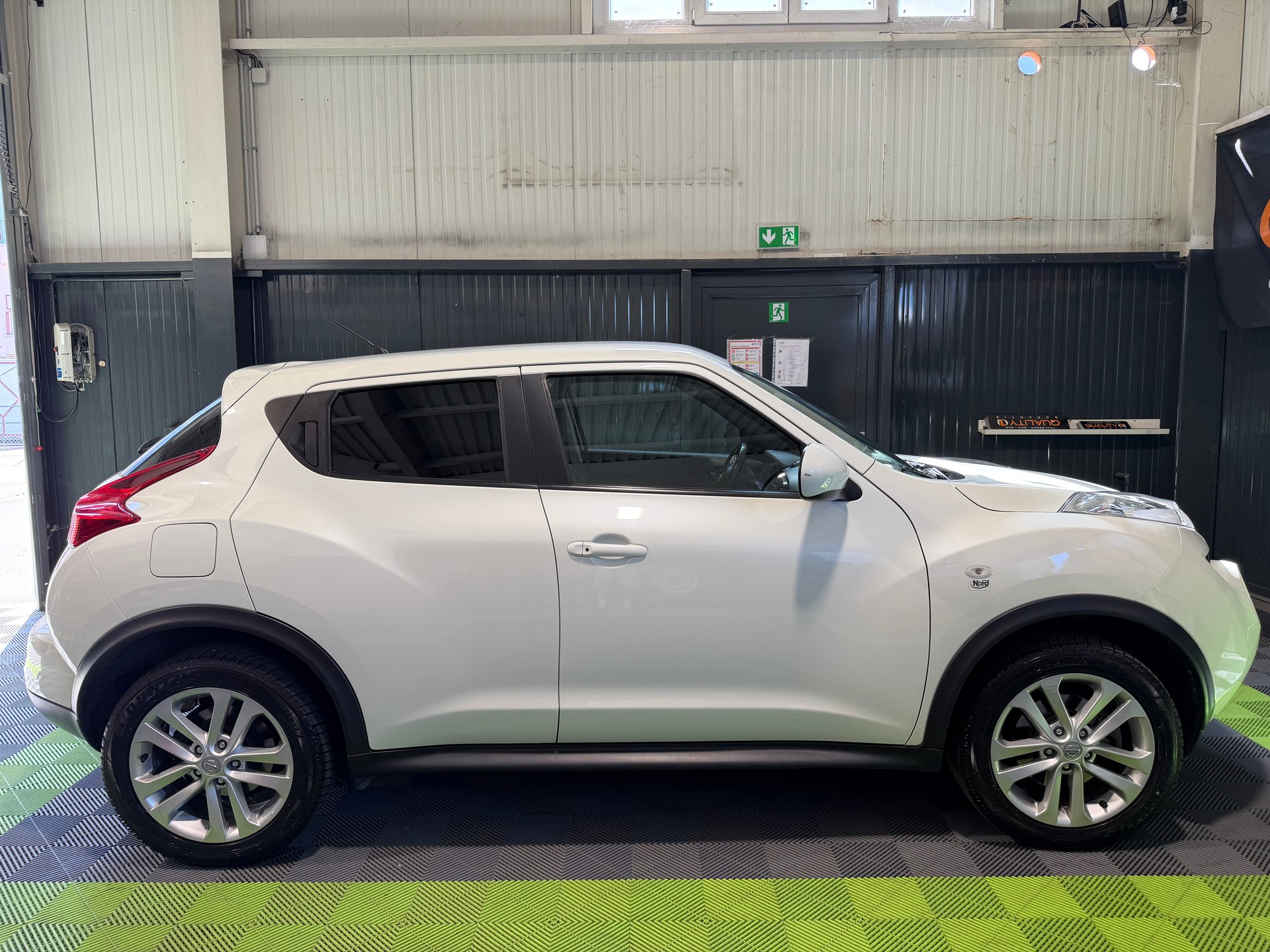 NISSAN Juke 1.6 DIG-T tekna 4x4 Xtronic M-CVT-image-2