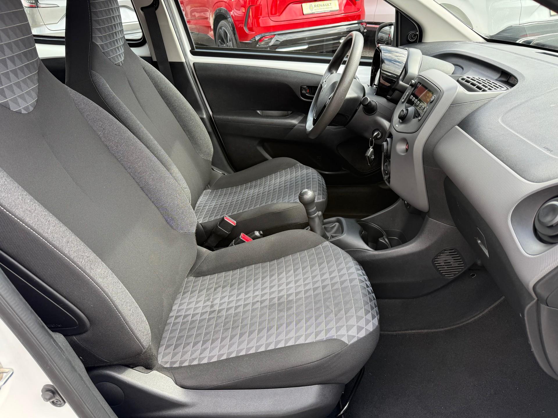 PEUGEOT 108 e-1.0 VTi Stop&Start Active-image-10