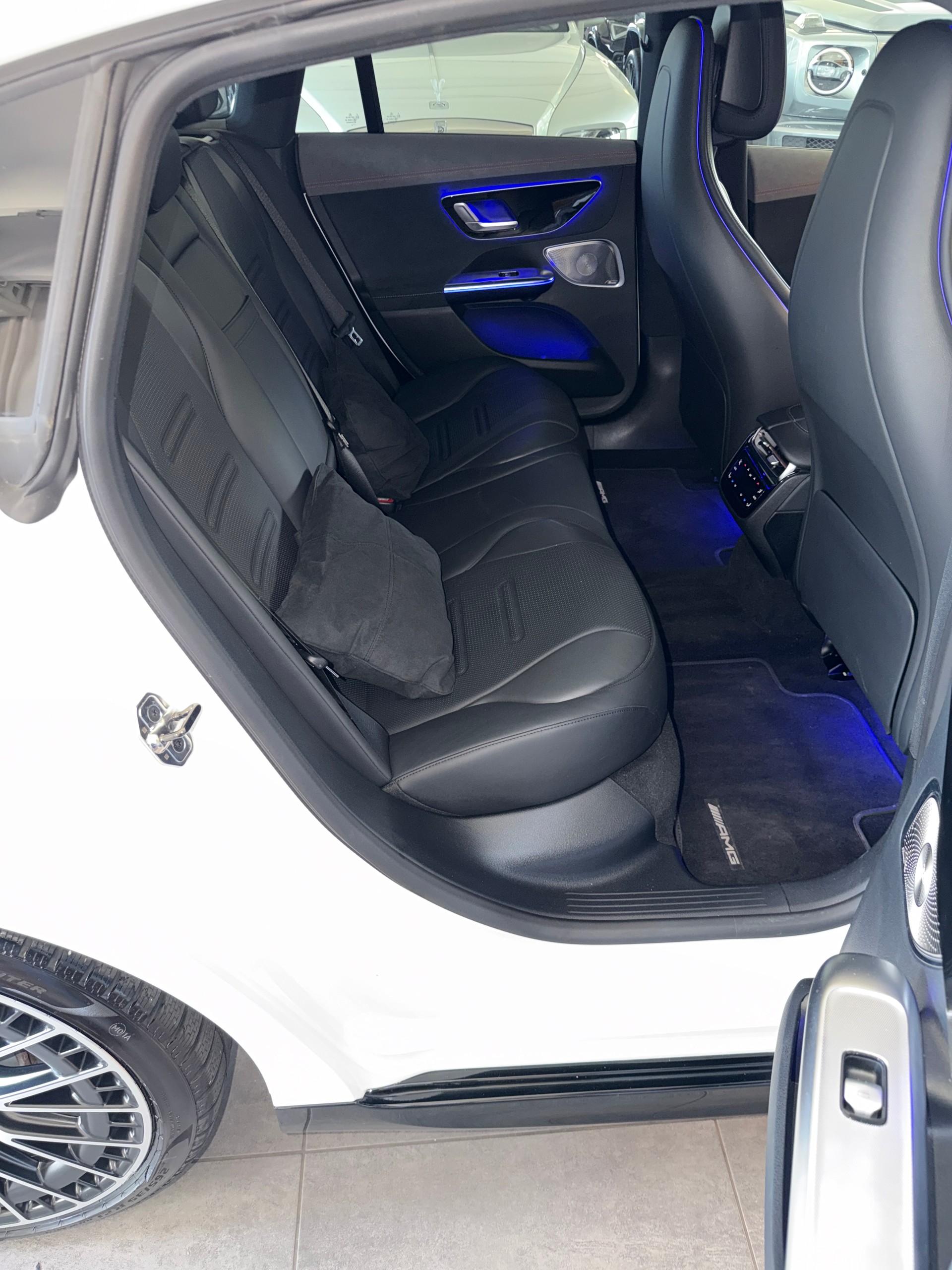 MERCEDES-BENZ EQE 53 AMG 4 Matic+ Executive Edition-image-14
