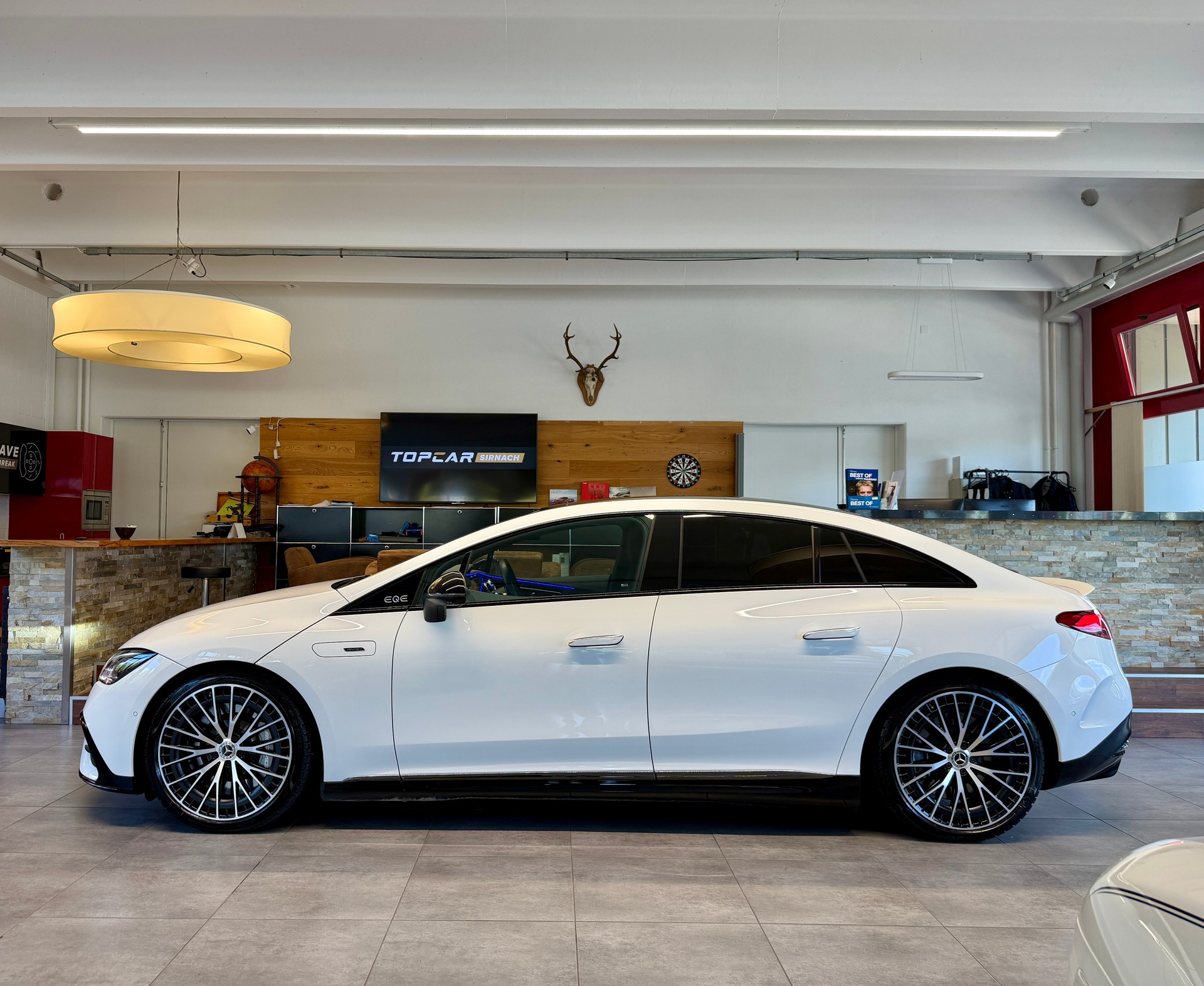 MERCEDES-BENZ EQE 53 AMG 4 Matic+ Executive Edition-showroom-element-2