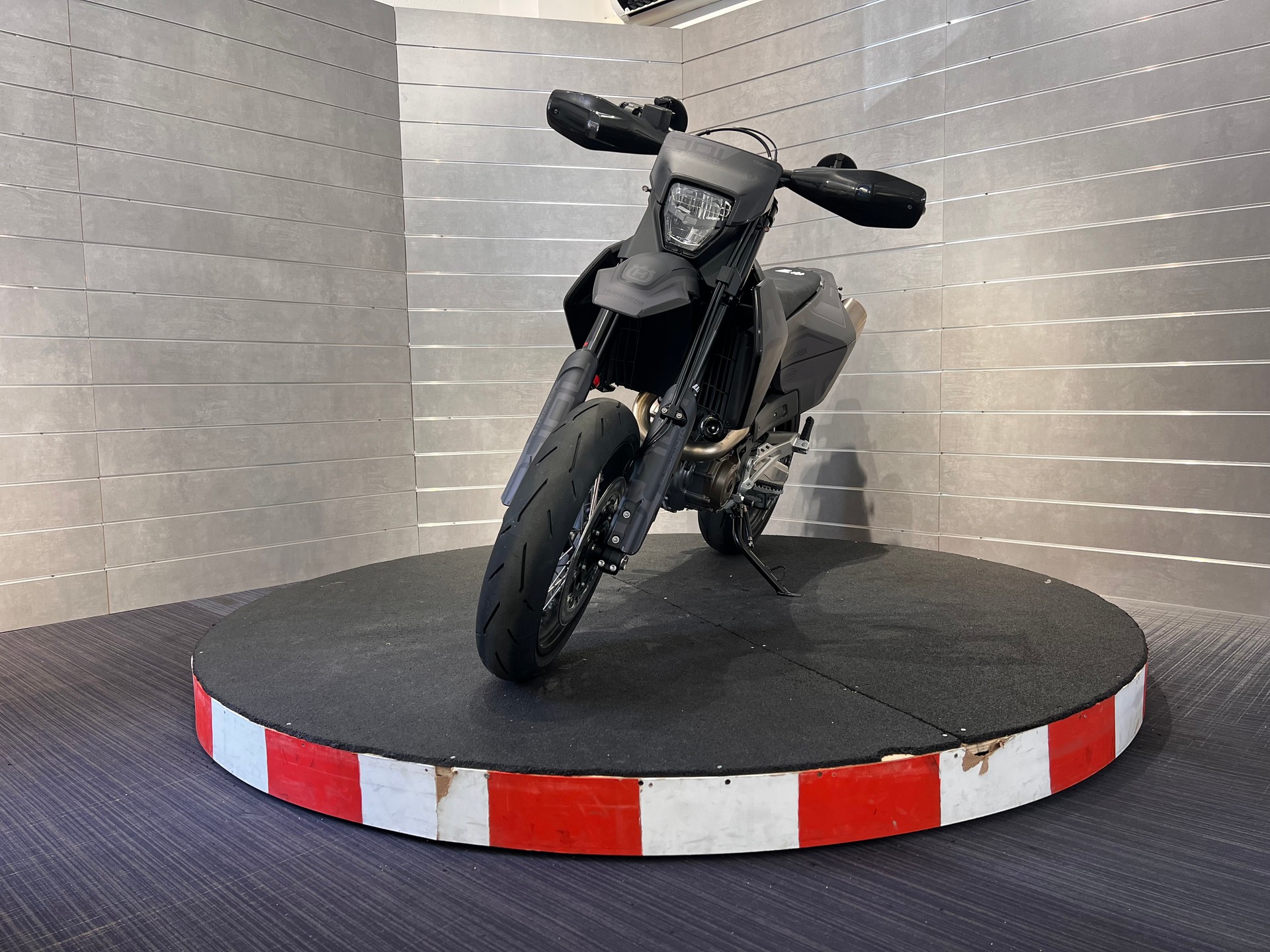 HUSQVARNA 701 Supermoto-image-0