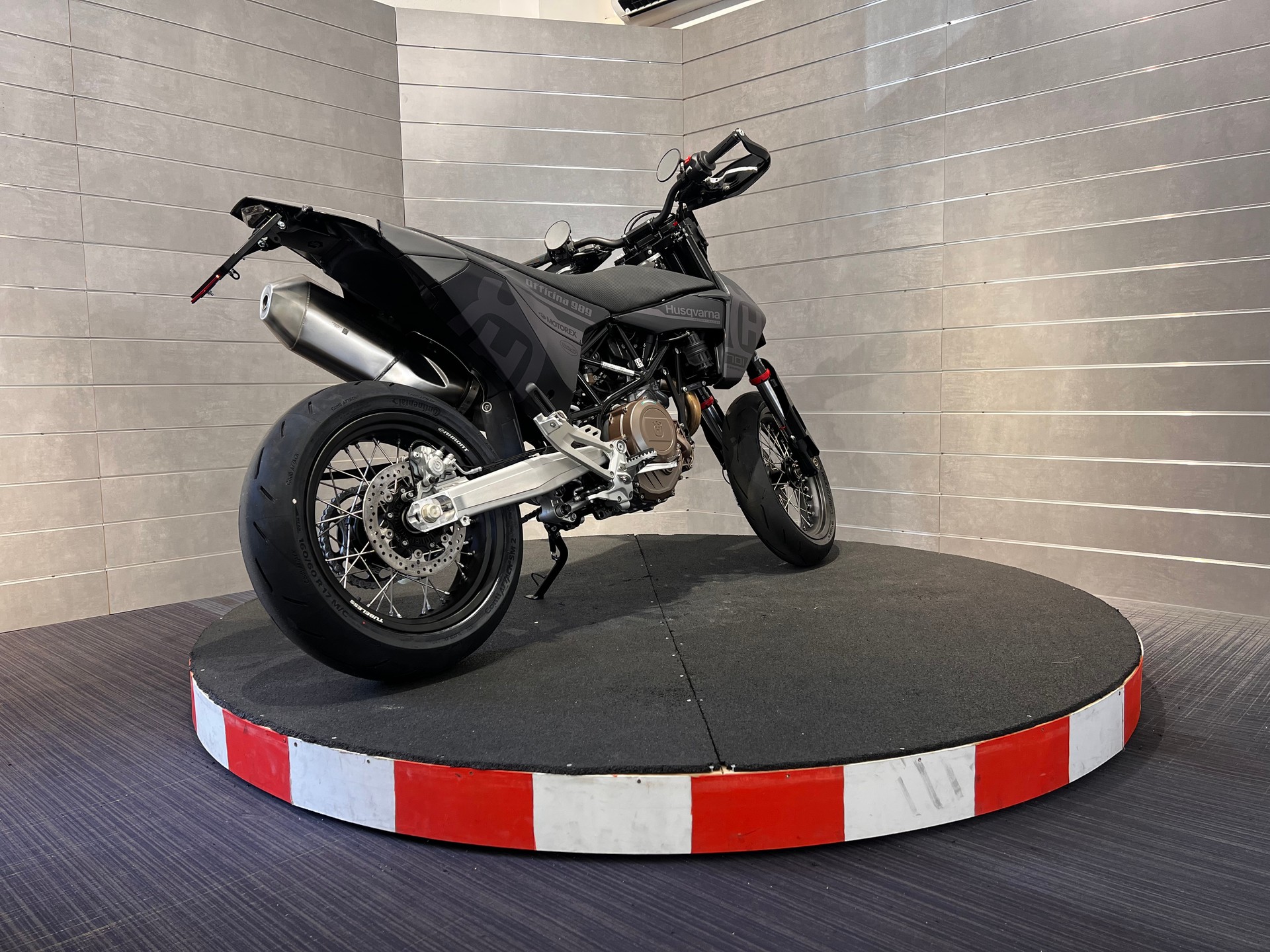 HUSQVARNA 701 Supermoto-image-5