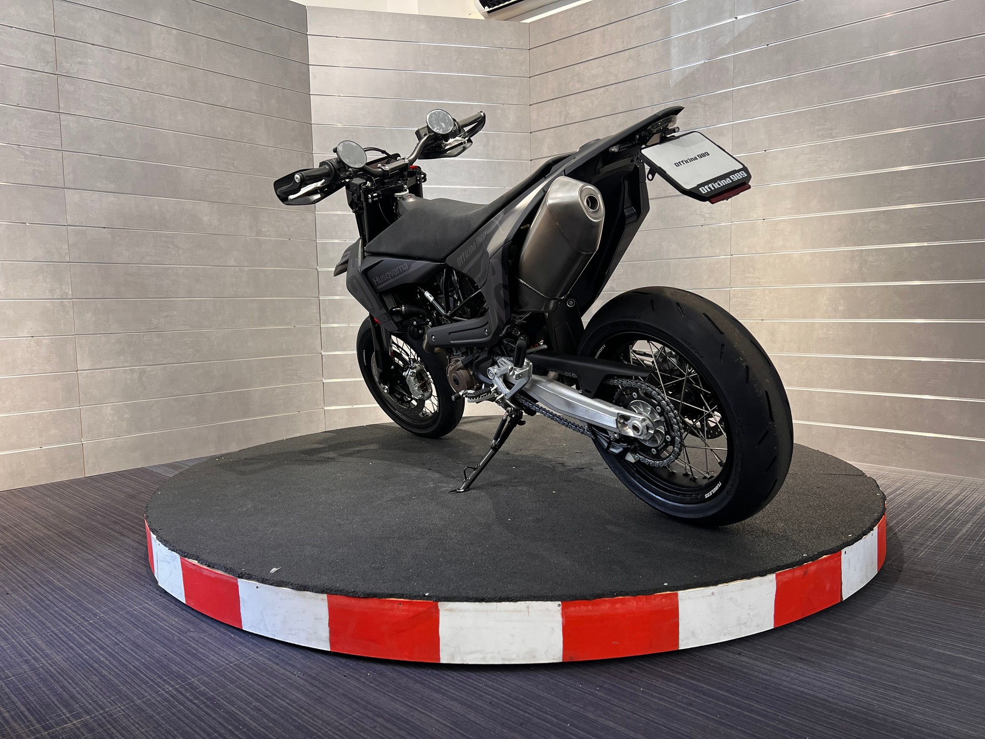 HUSQVARNA 701 Supermoto-image-3